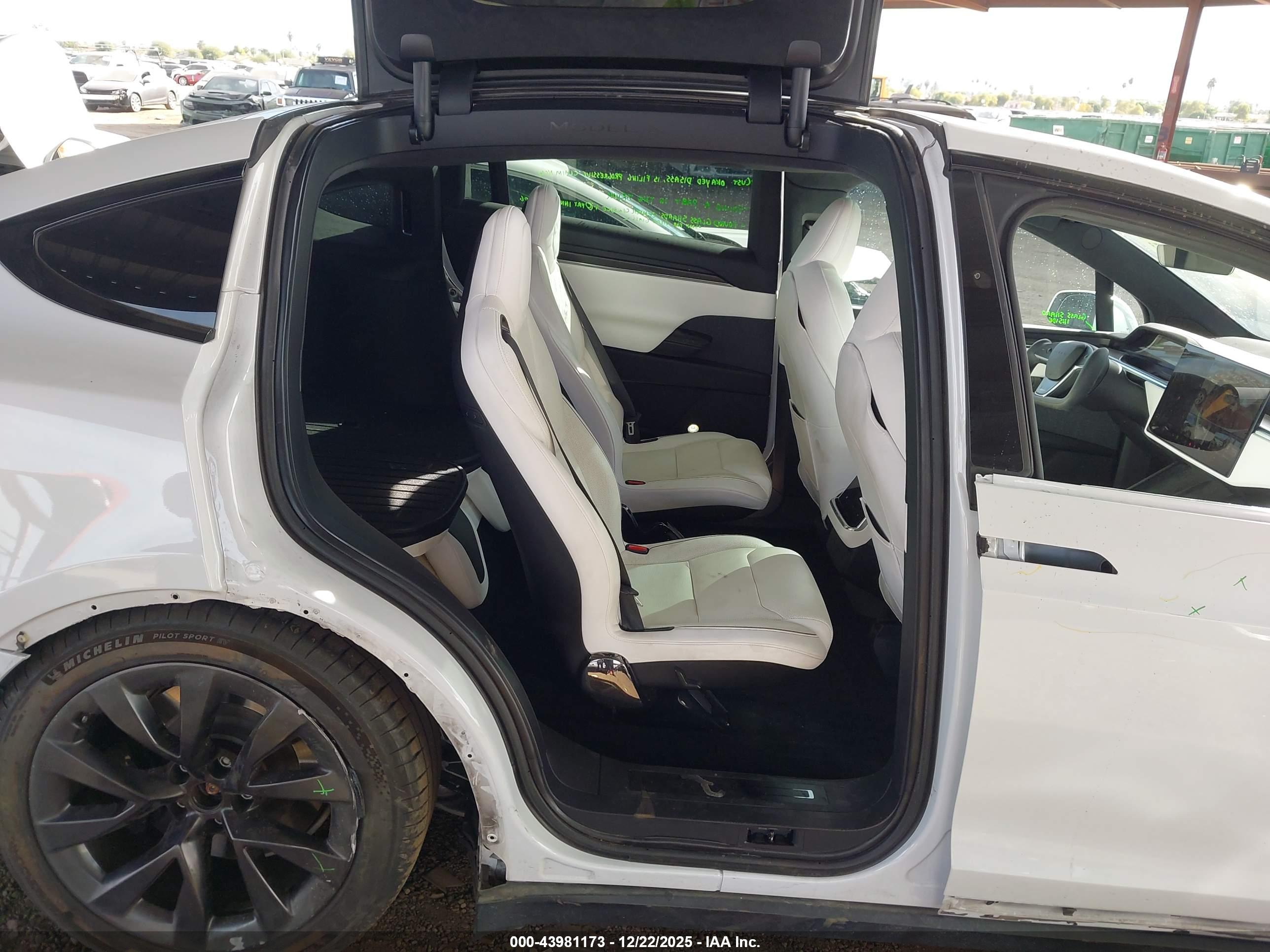 TESLA MODEL image 8