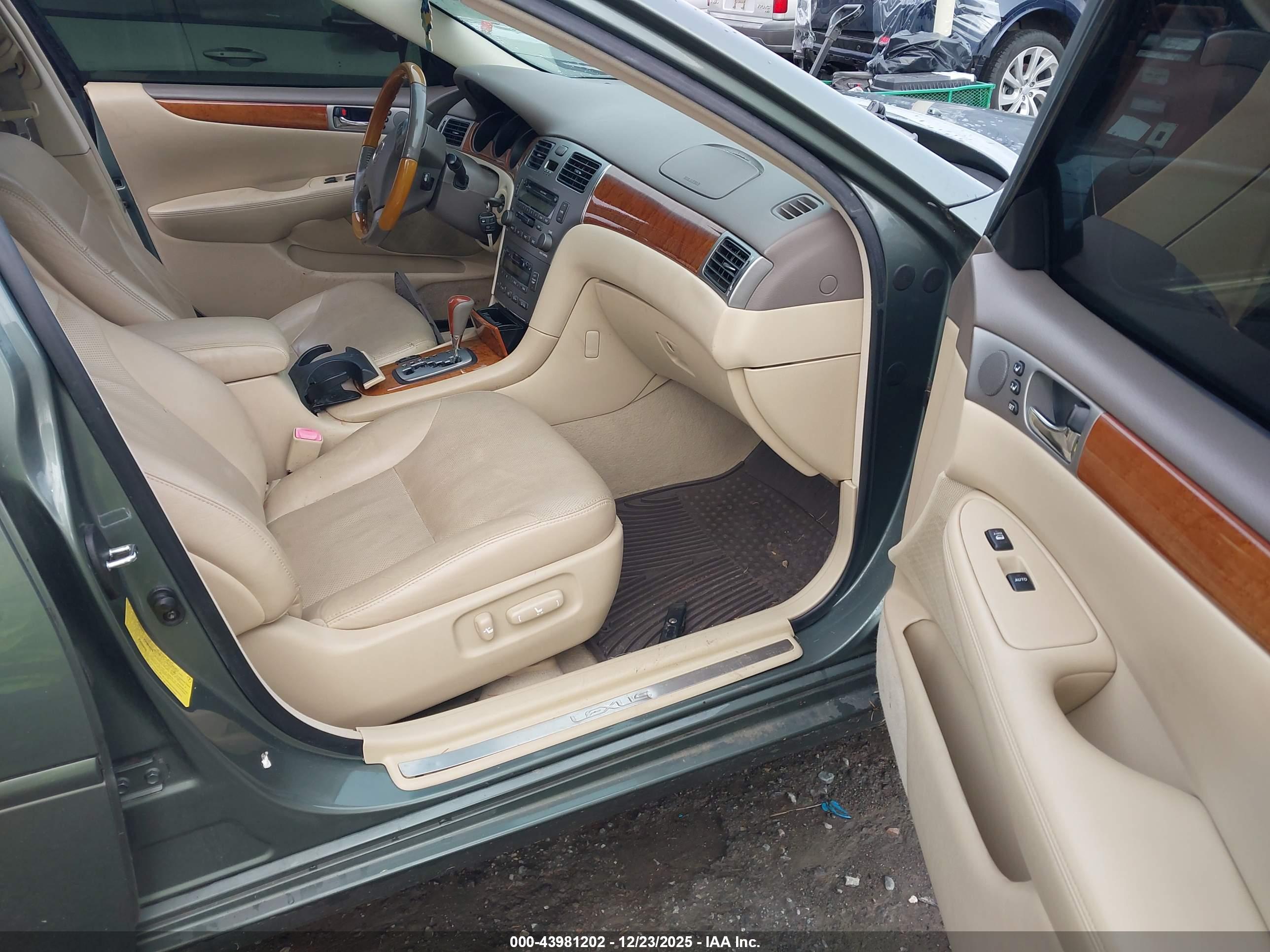 LEXUS ES image 5