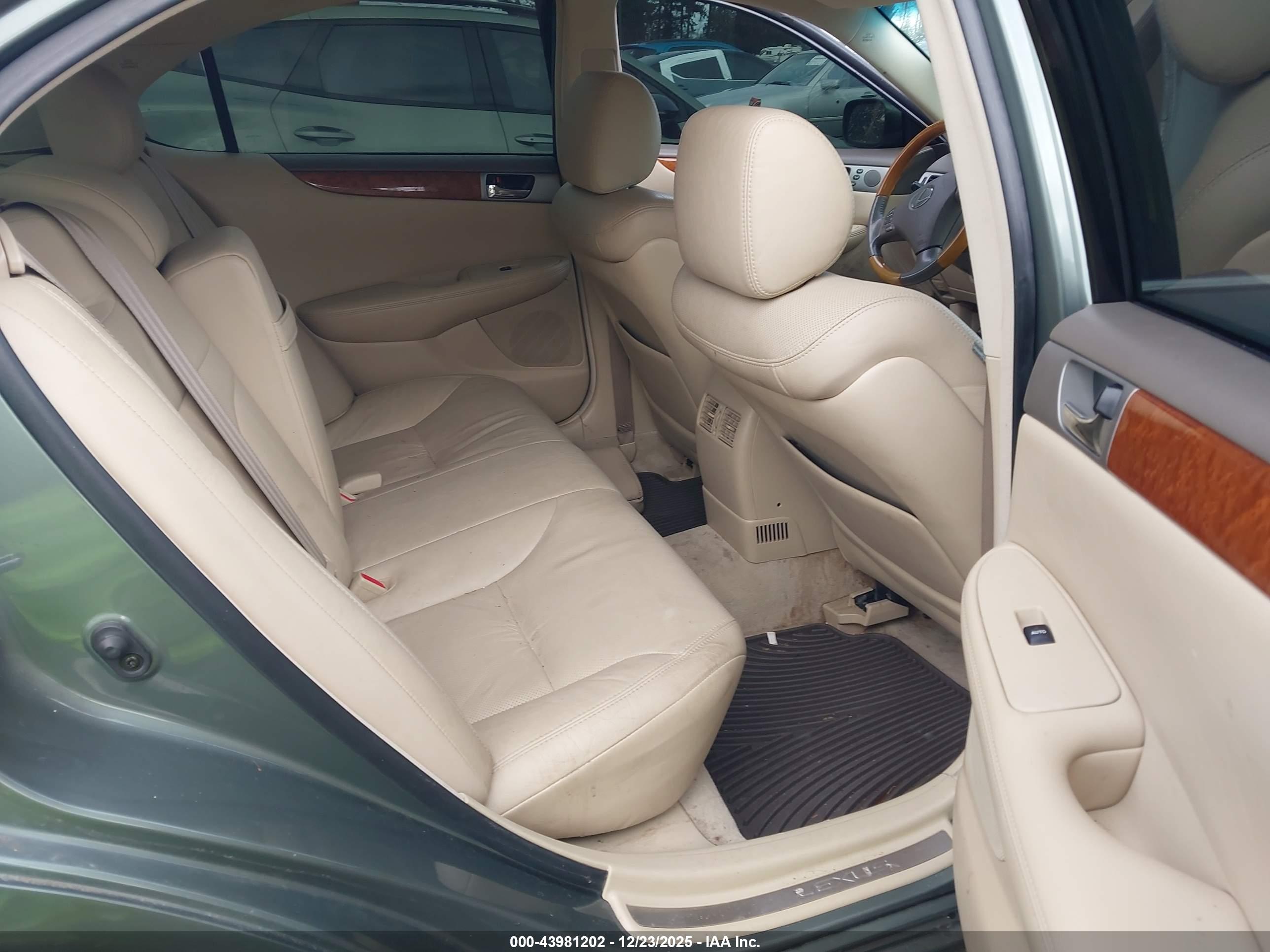 LEXUS ES image 8