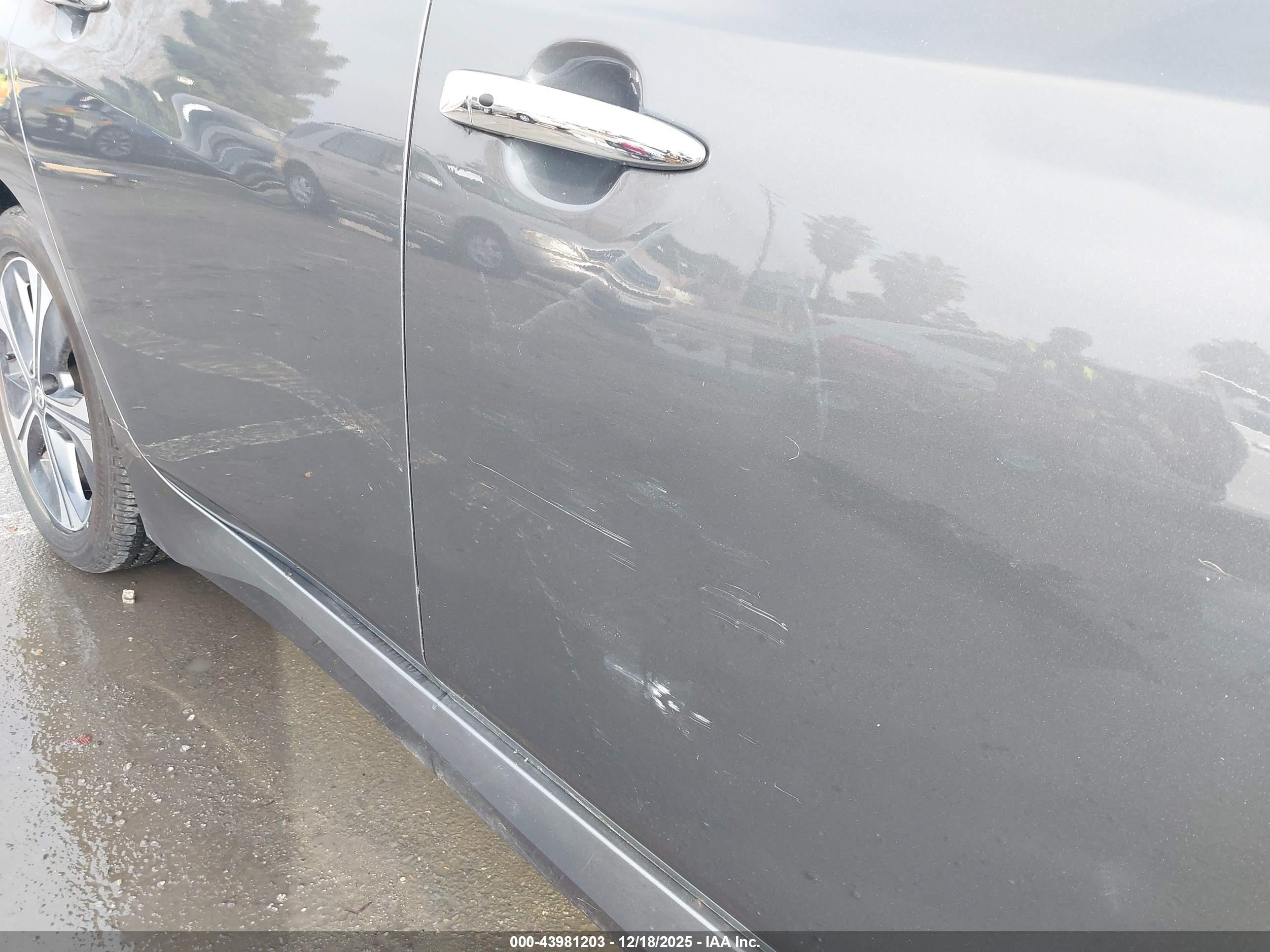 NISSAN LEAF image 6