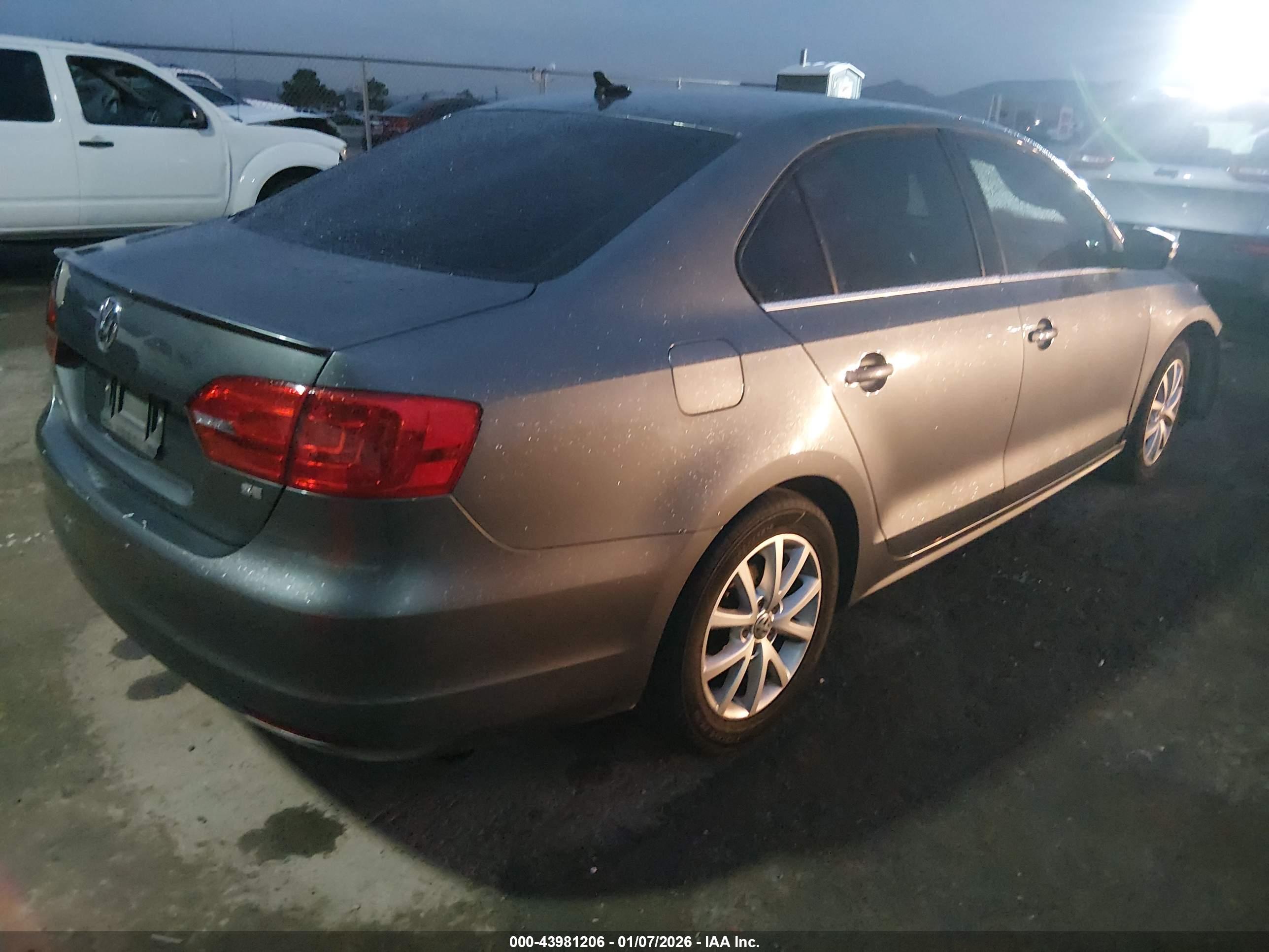 VOLKSWAGEN JETTA image 4