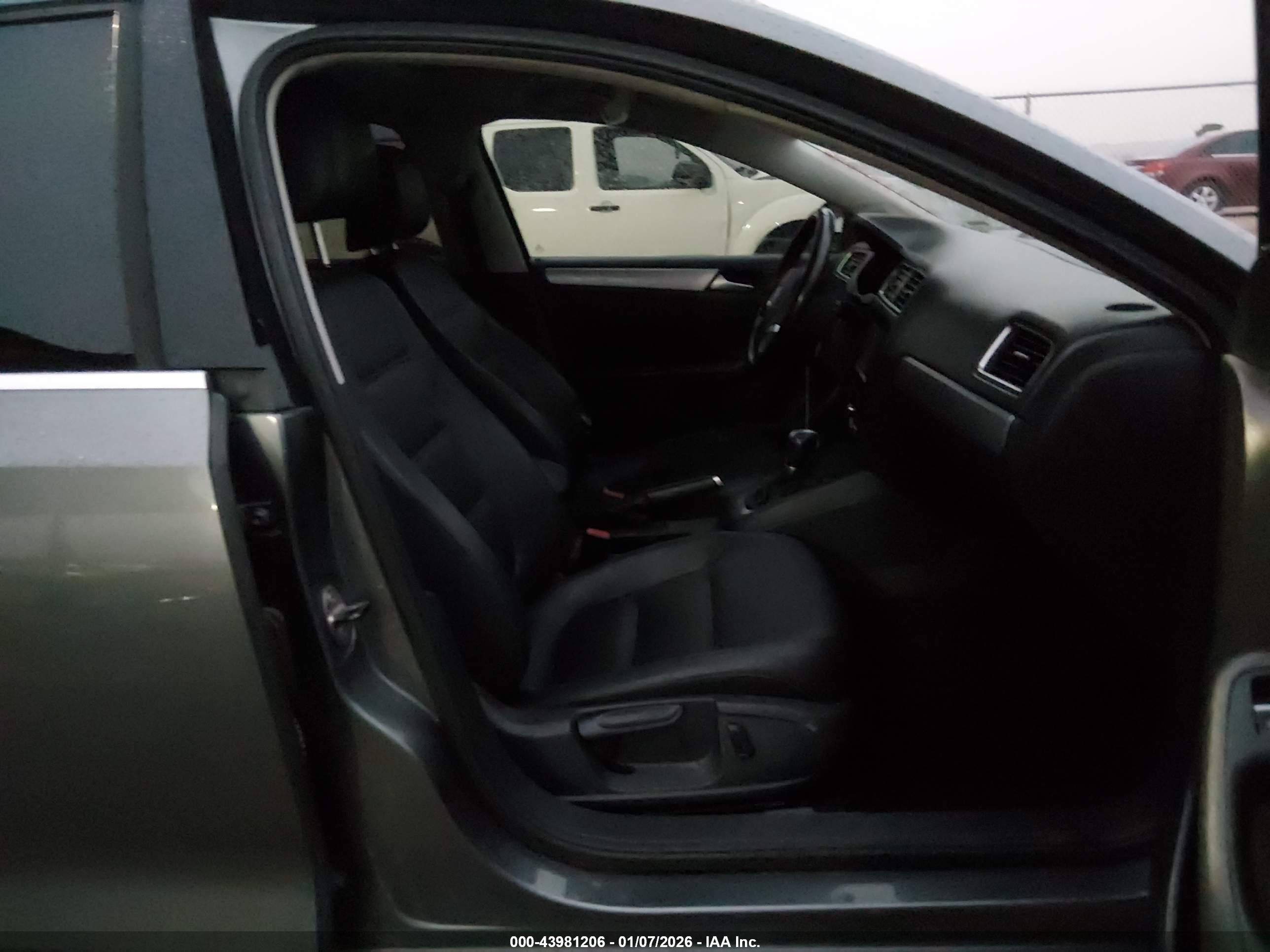 VOLKSWAGEN JETTA image 5