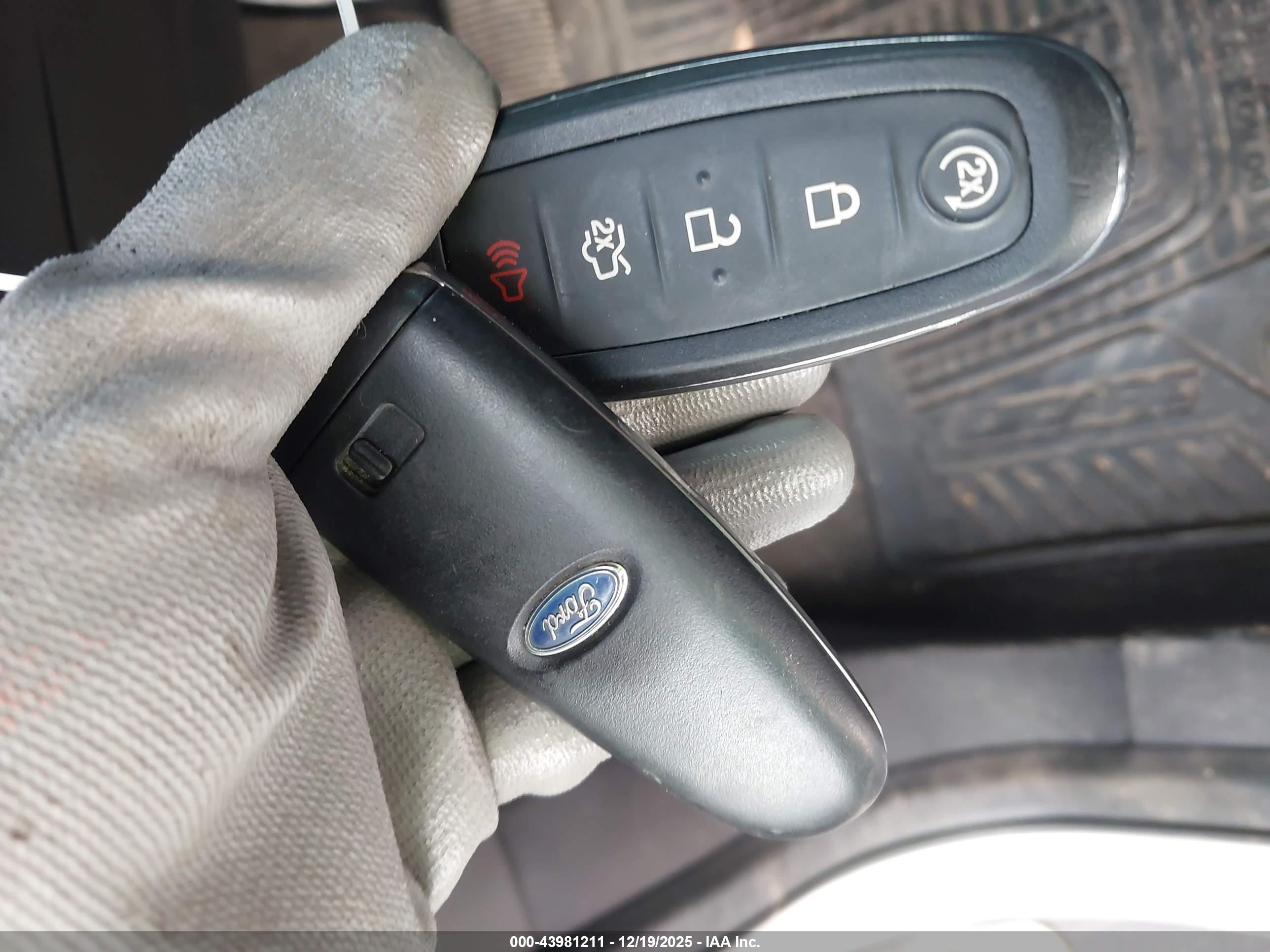 FORD ESCAPE image 11