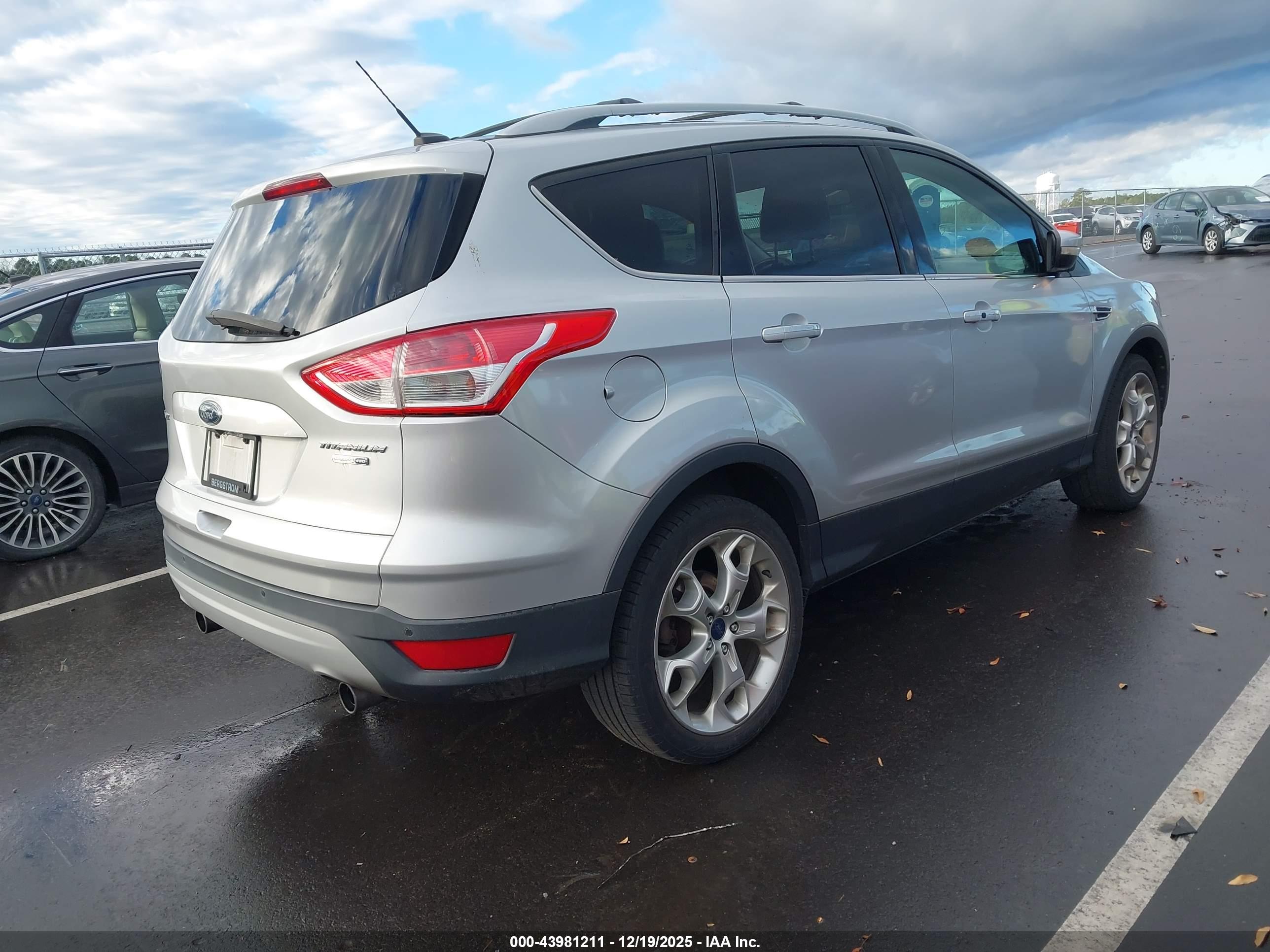 FORD ESCAPE image 4