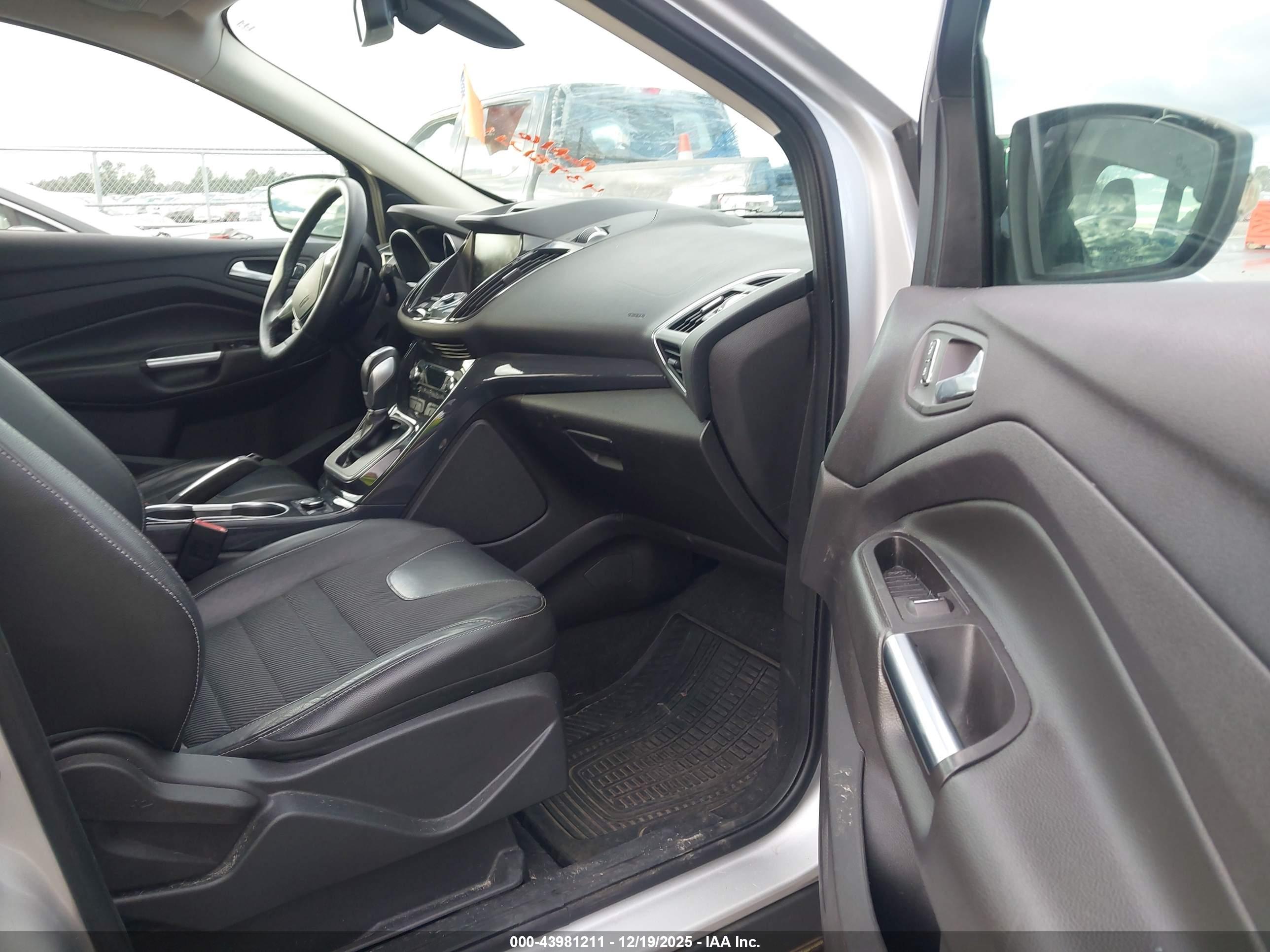 FORD ESCAPE image 5