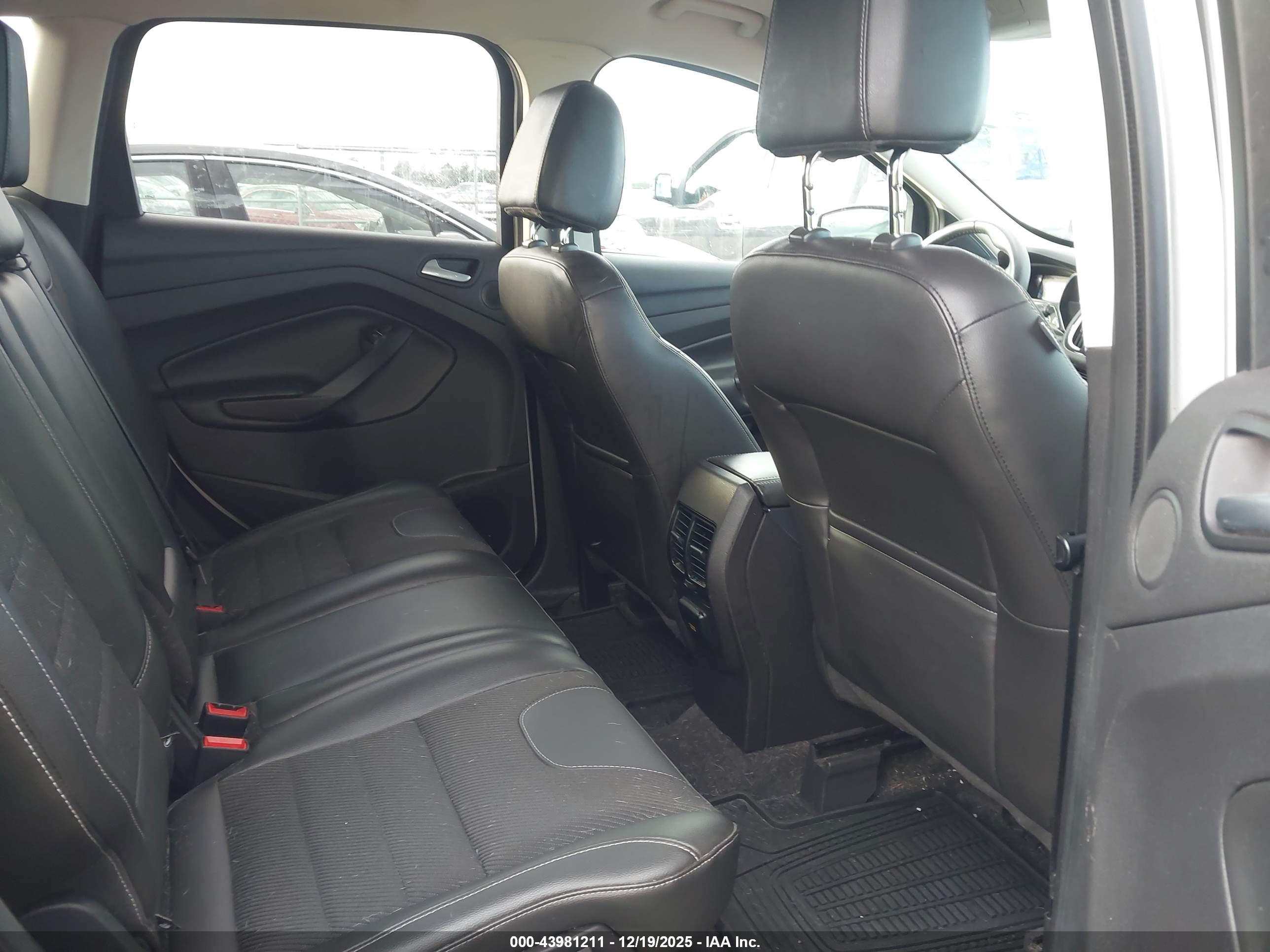 FORD ESCAPE image 8