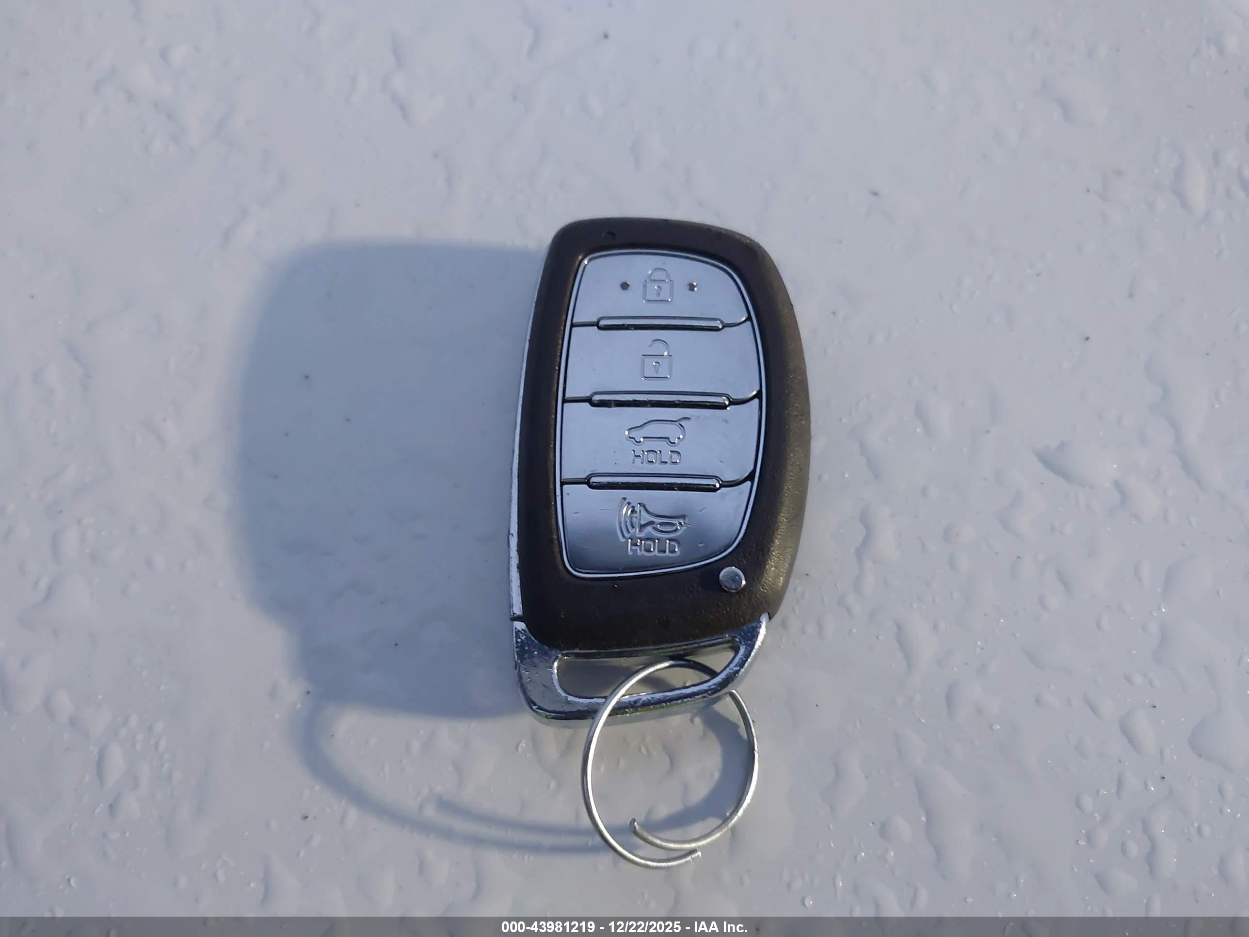 HYUNDAI TUCSON image 11