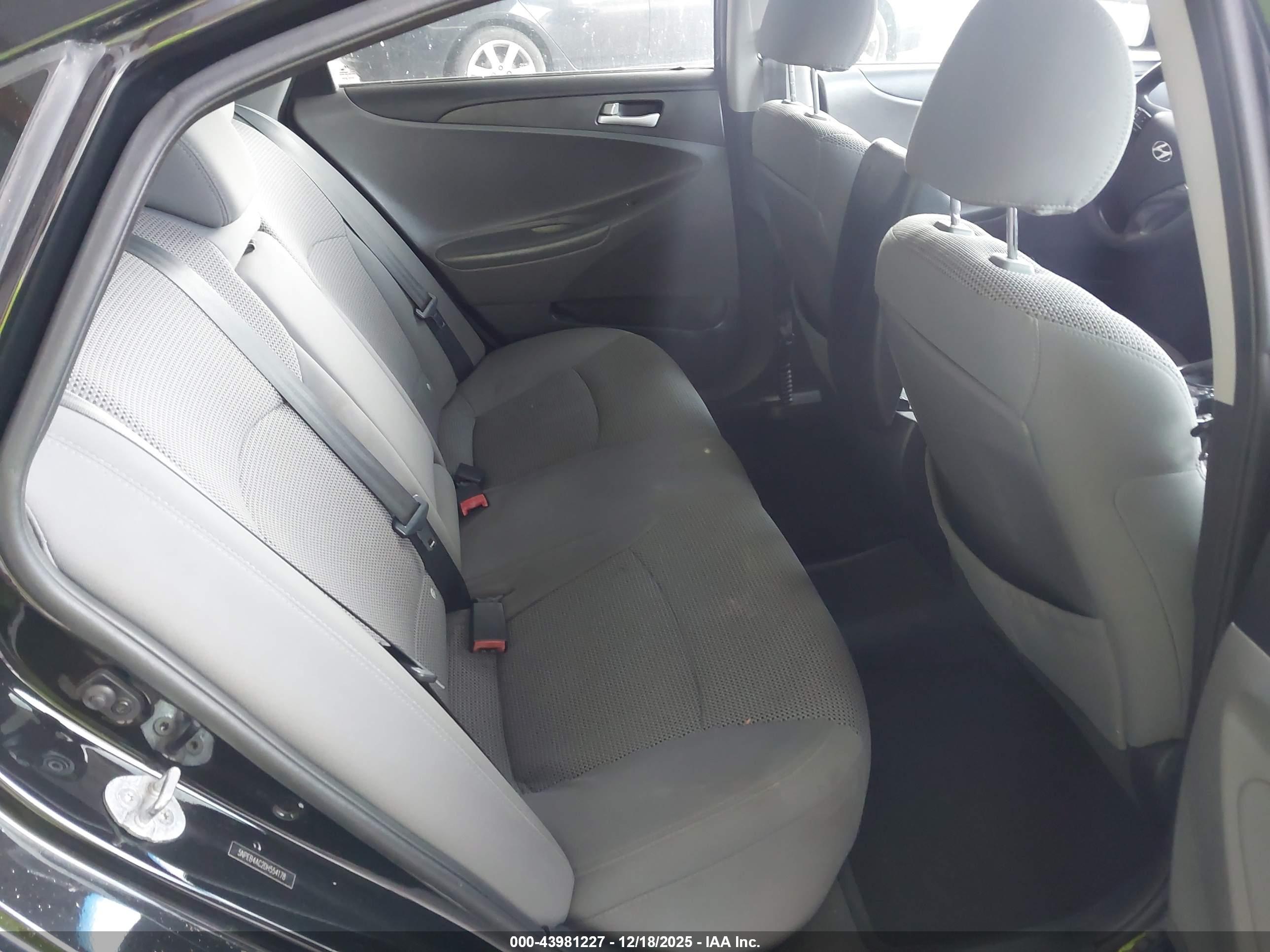 HYUNDAI SONATA image 8