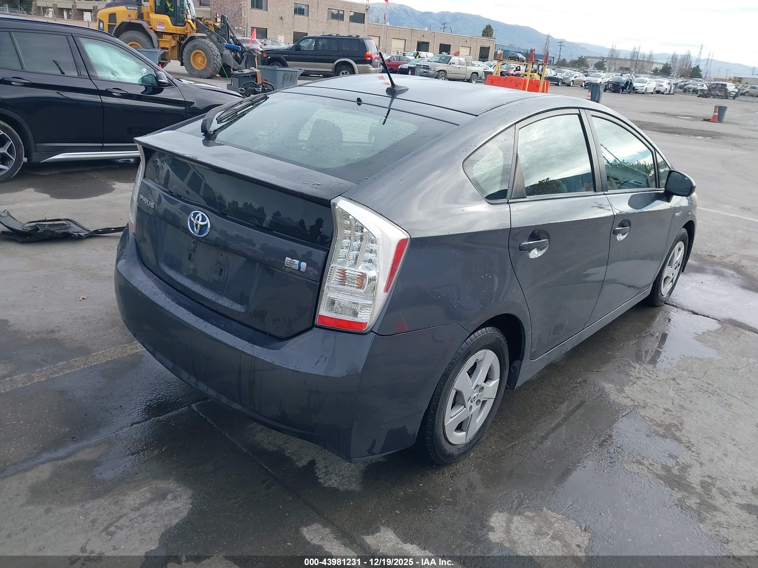 TOYOTA PRIUS image 4