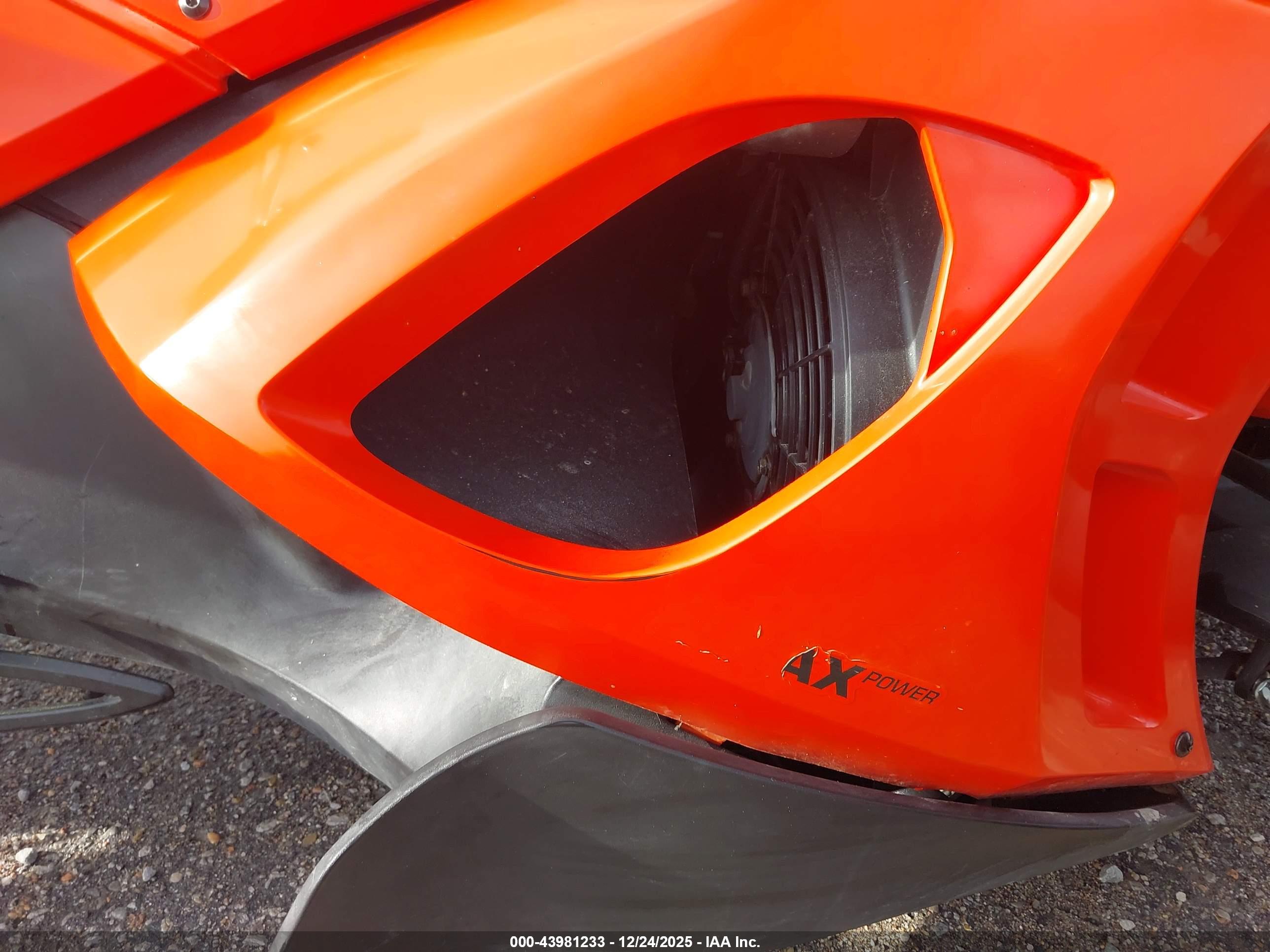 CAN-AM SPYDER image 8