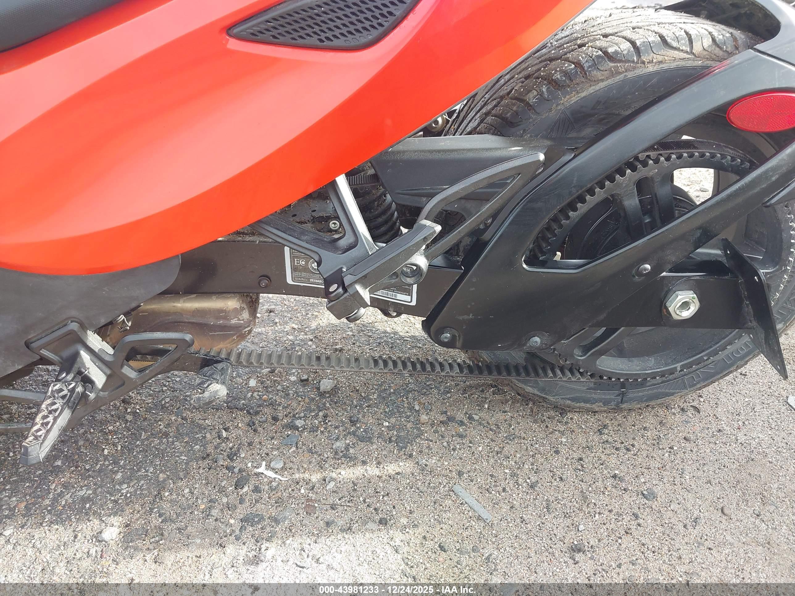 CAN-AM SPYDER image 9