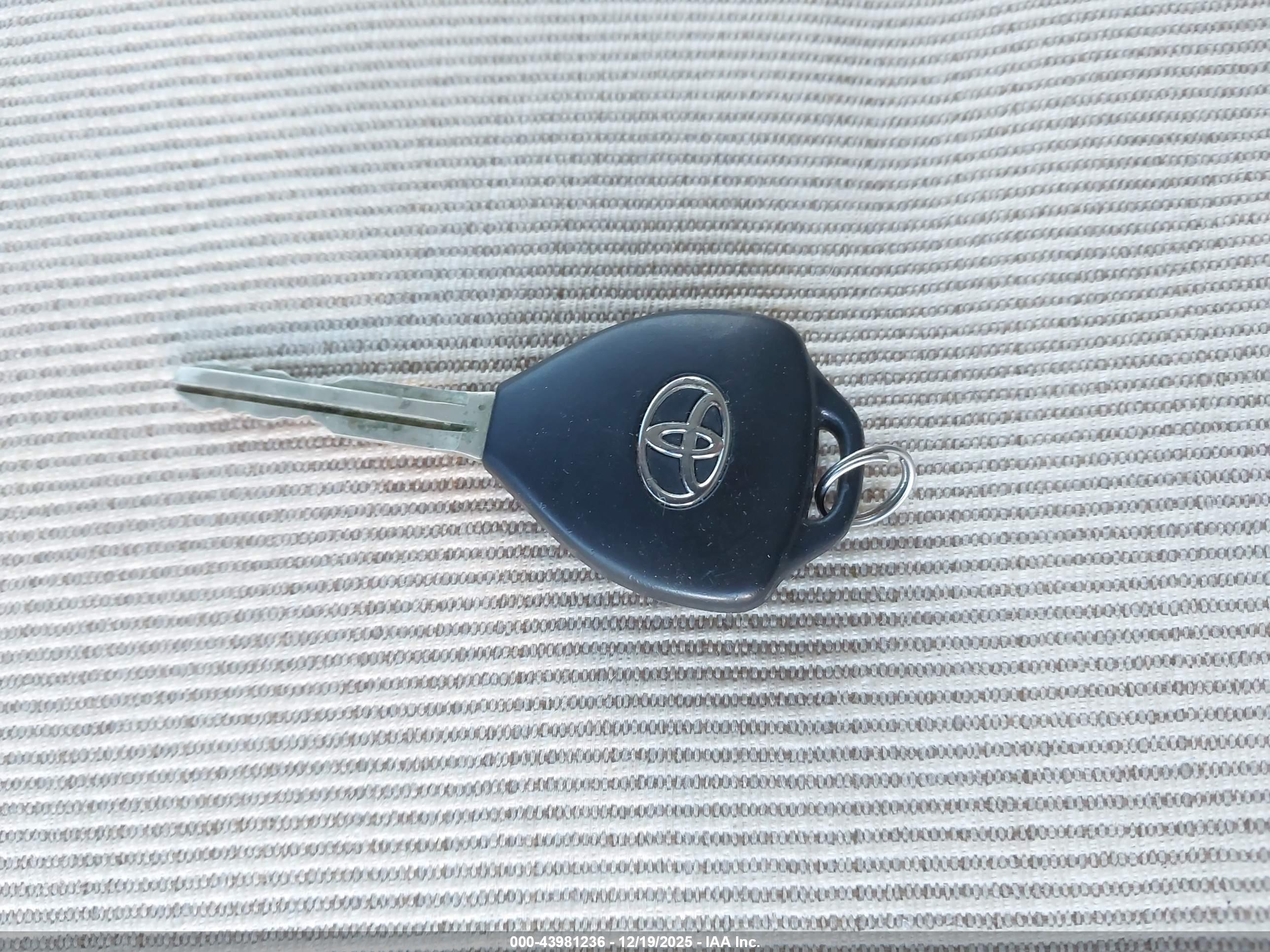 TOYOTA COROLLA image 11