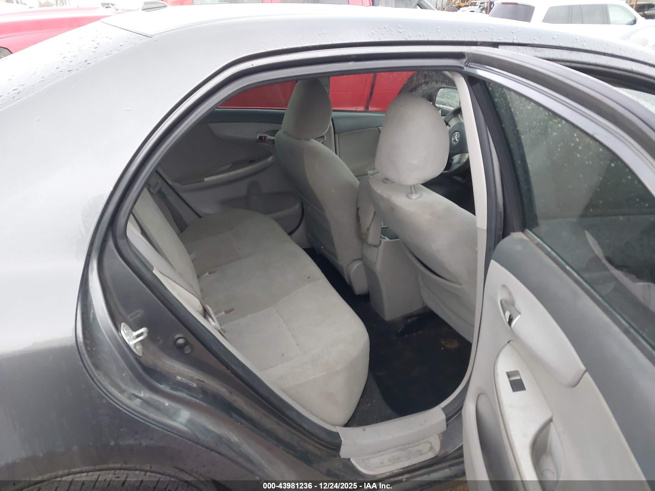 TOYOTA COROLLA image 8