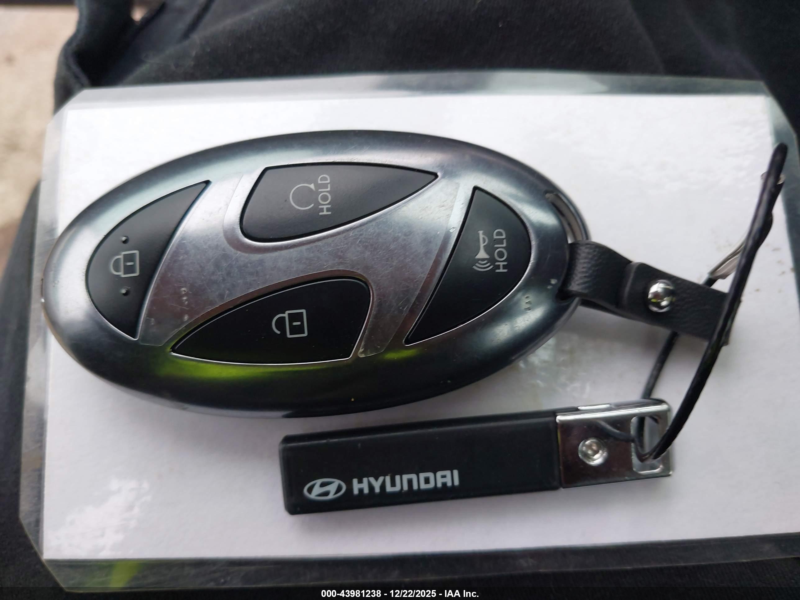 HYUNDAI KONA image 11