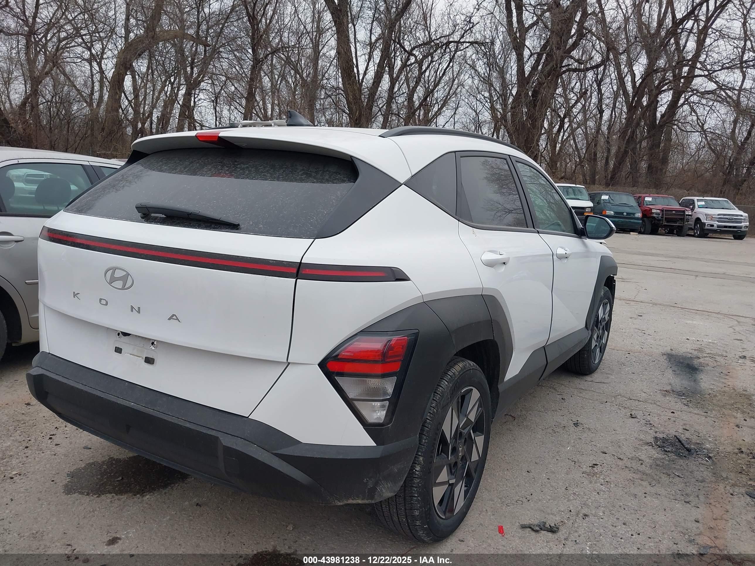 HYUNDAI KONA image 4