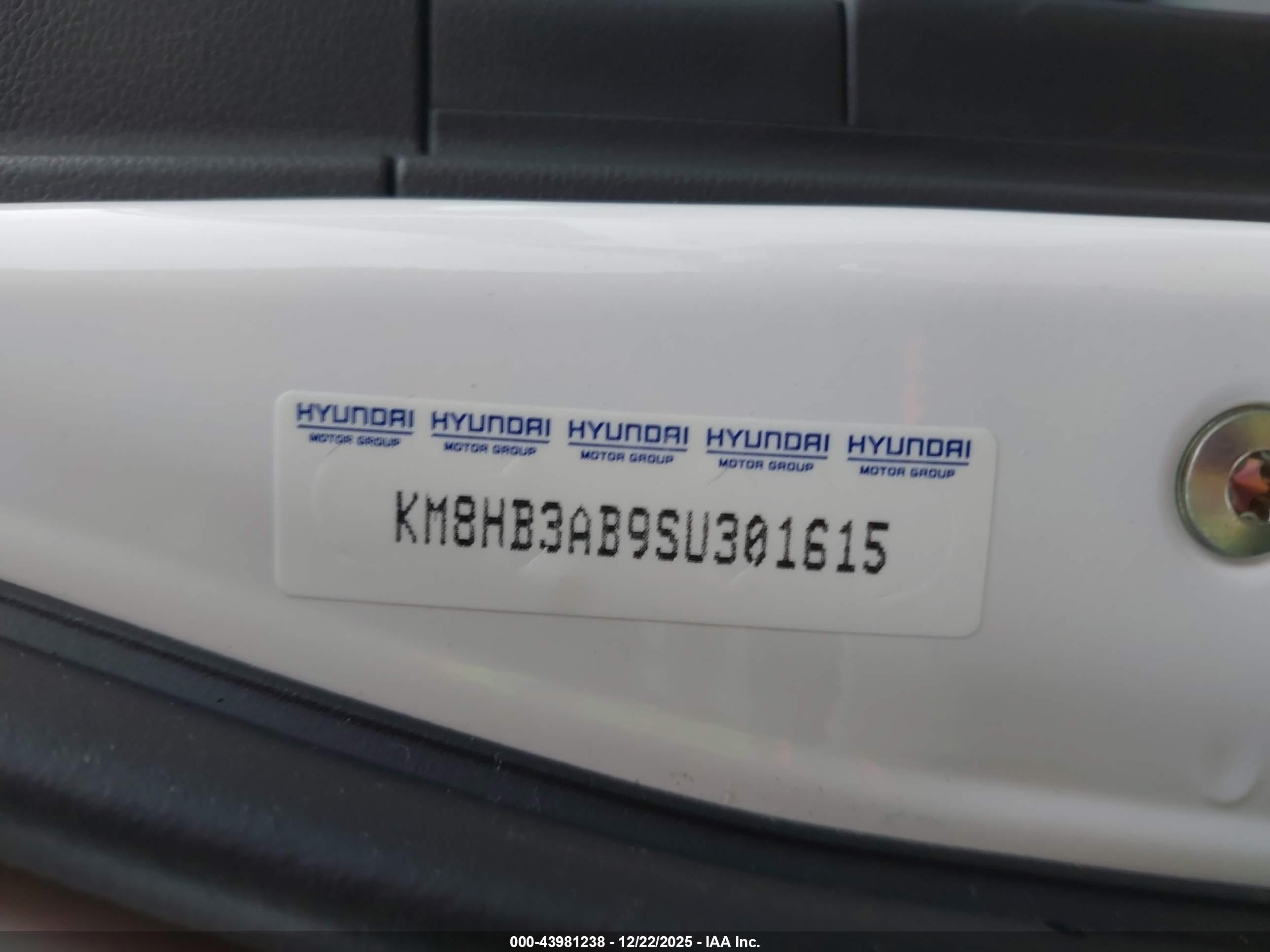 HYUNDAI KONA image 9
