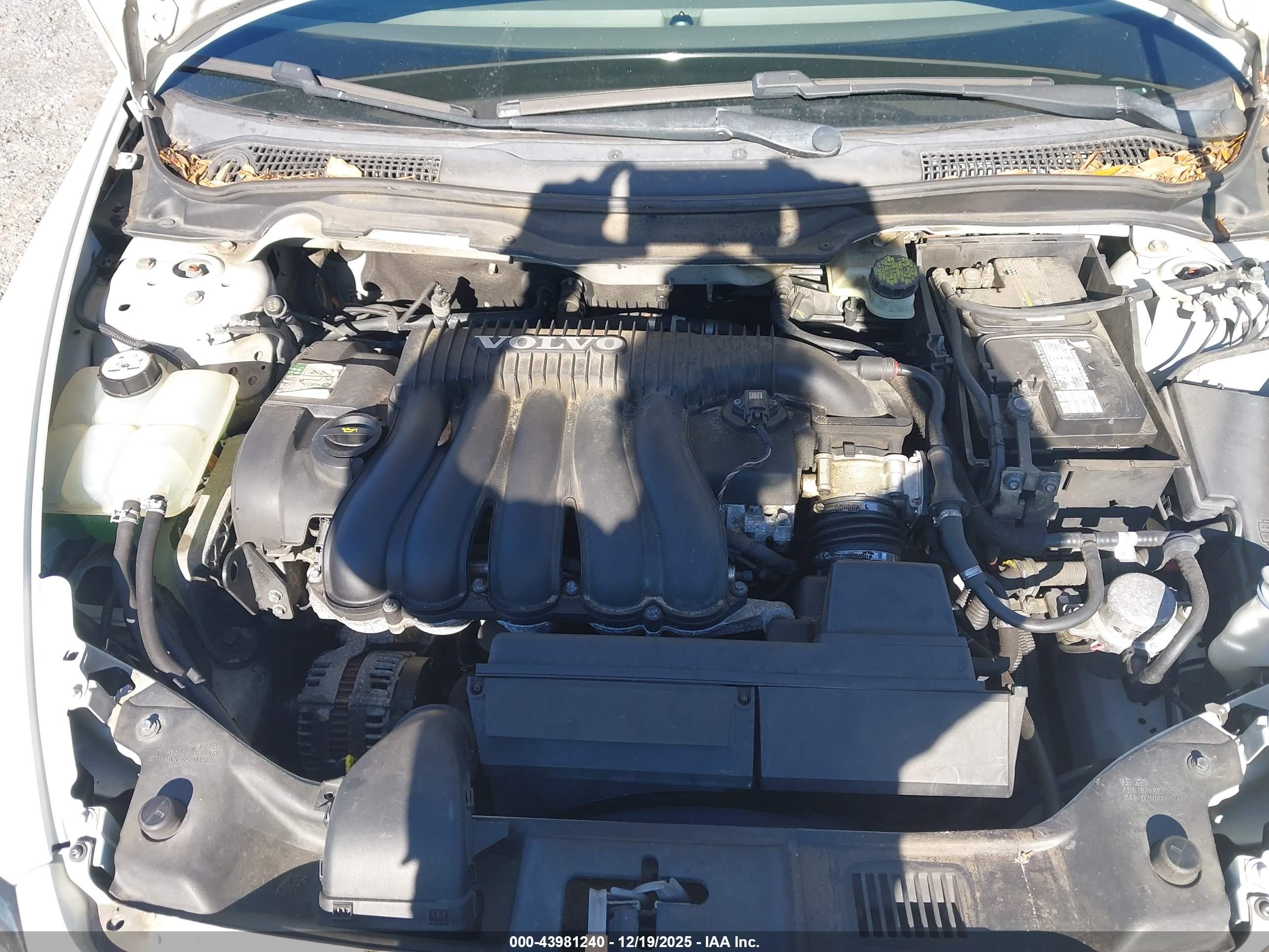 VOLVO S40 image 10