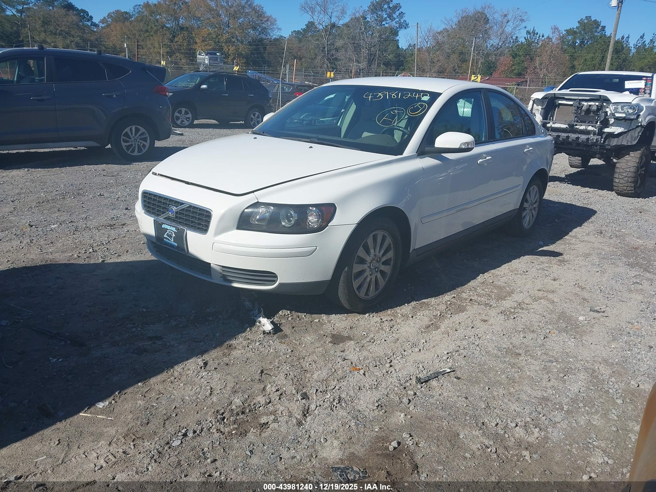 VOLVO S40 image 2