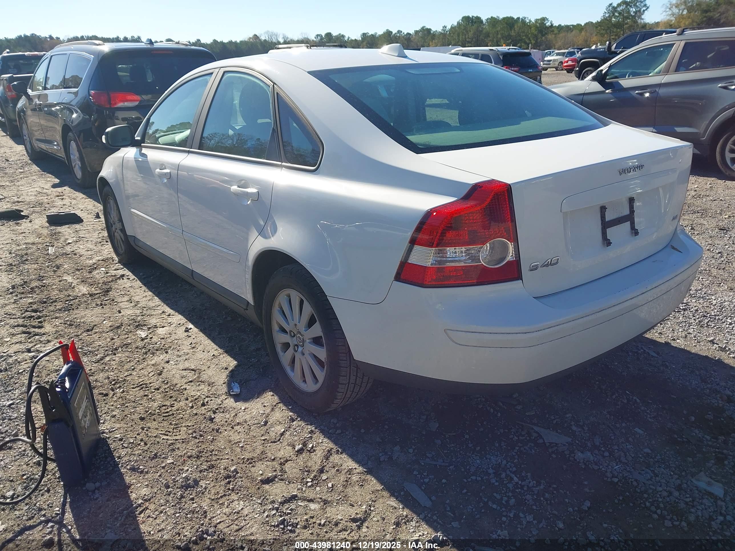 VOLVO S40 image 3