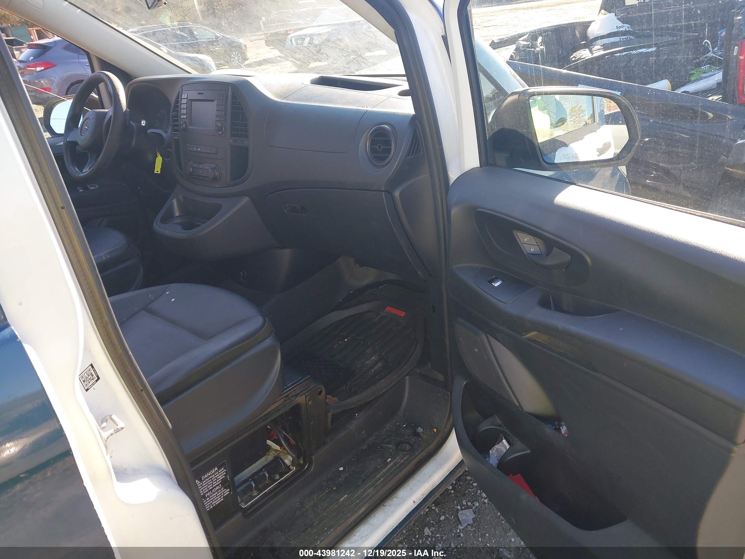 MERCEDES-BENZ METRIS image 5