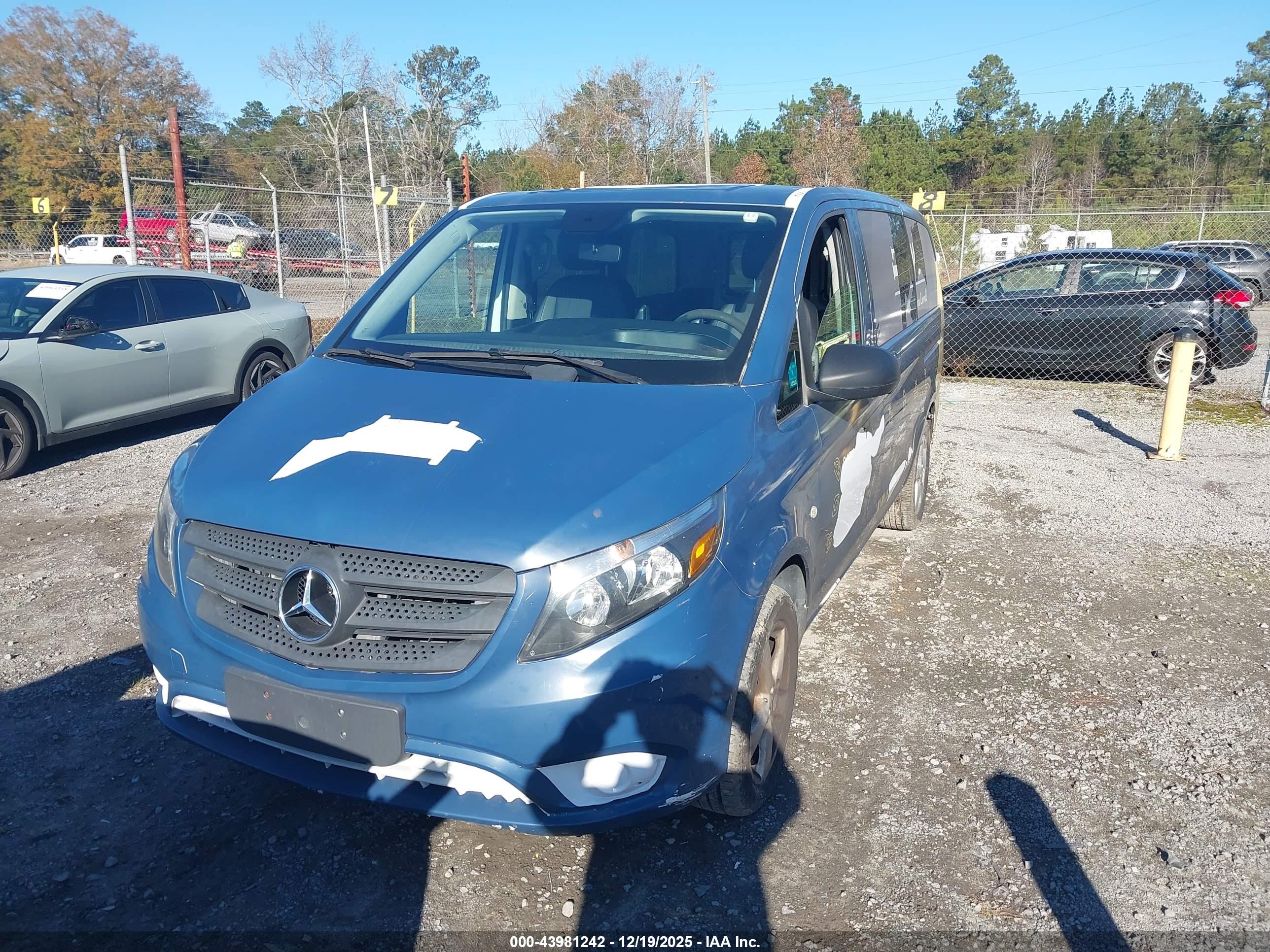 MERCEDES-BENZ METRIS image 6