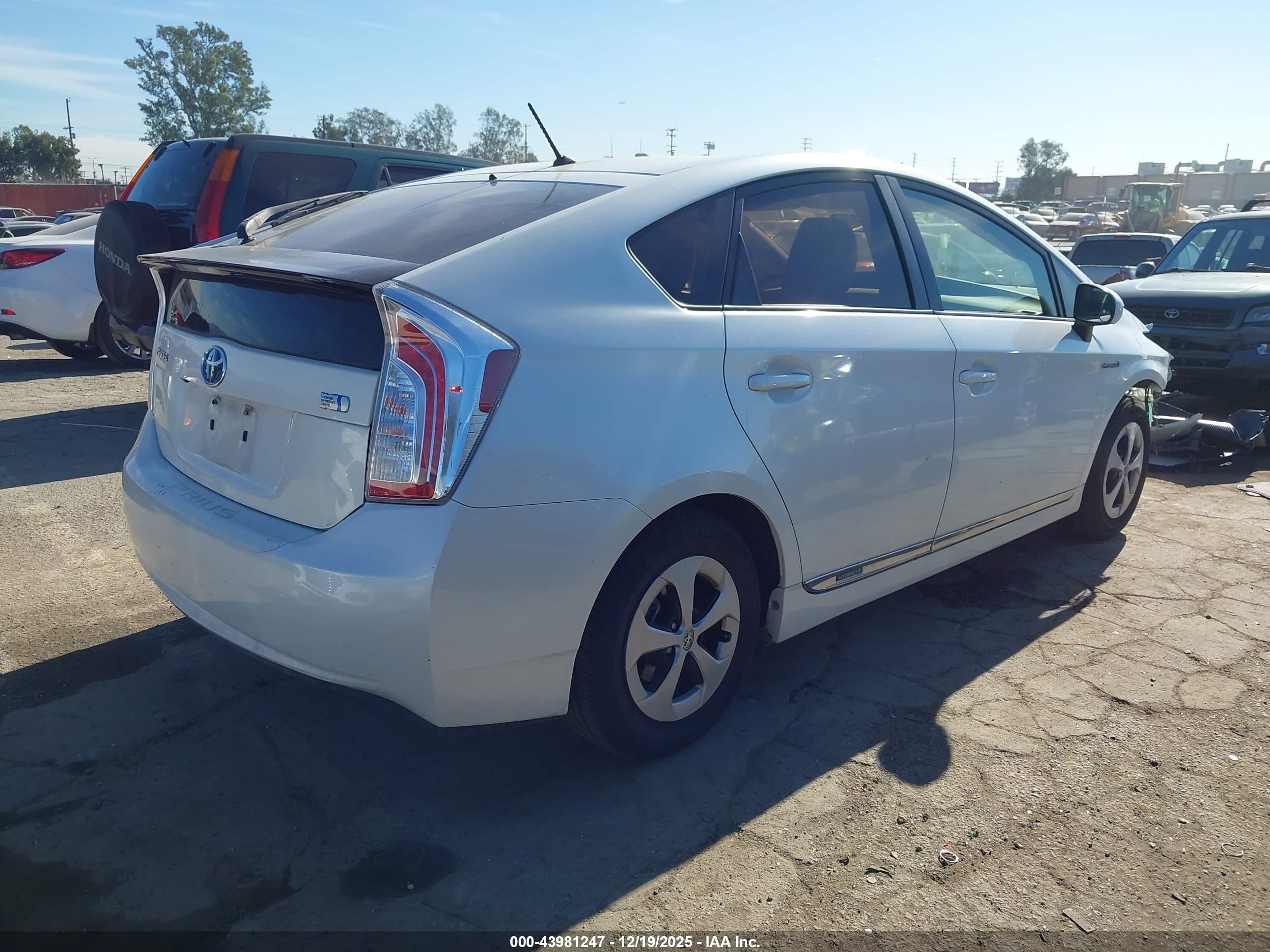 TOYOTA PRIUS image 4