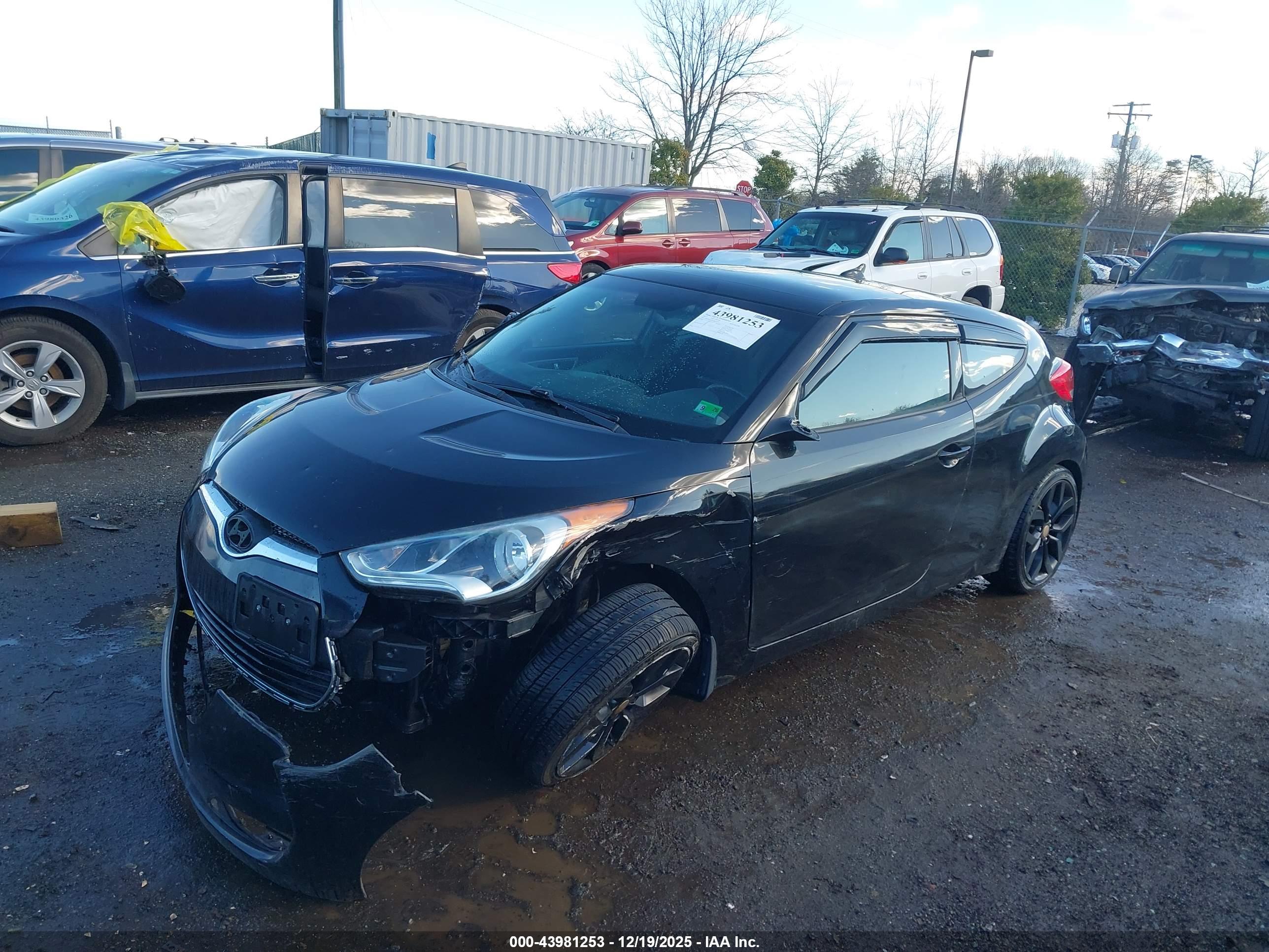 HYUNDAI VELOSTER image 2