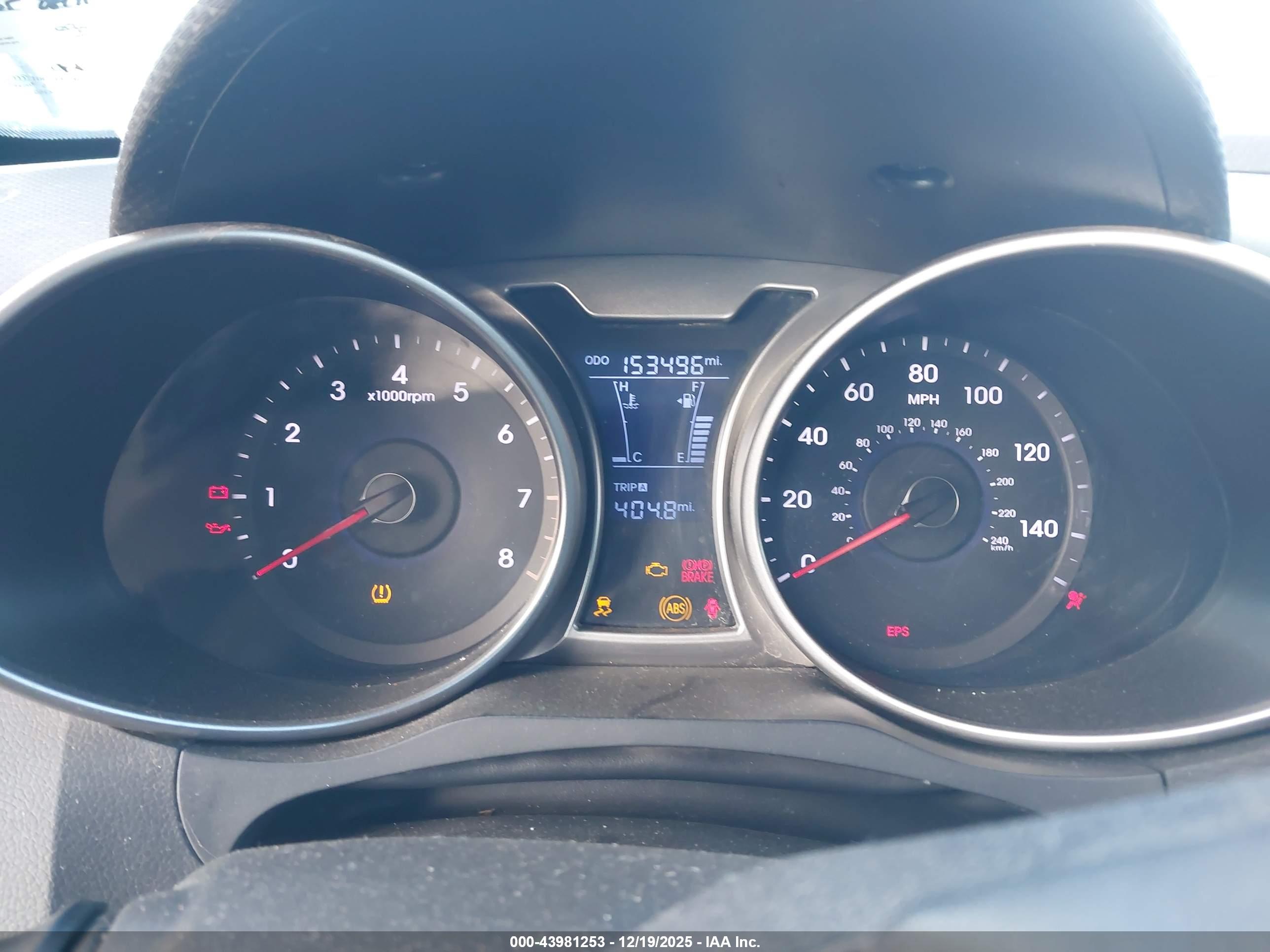 HYUNDAI VELOSTER image 7