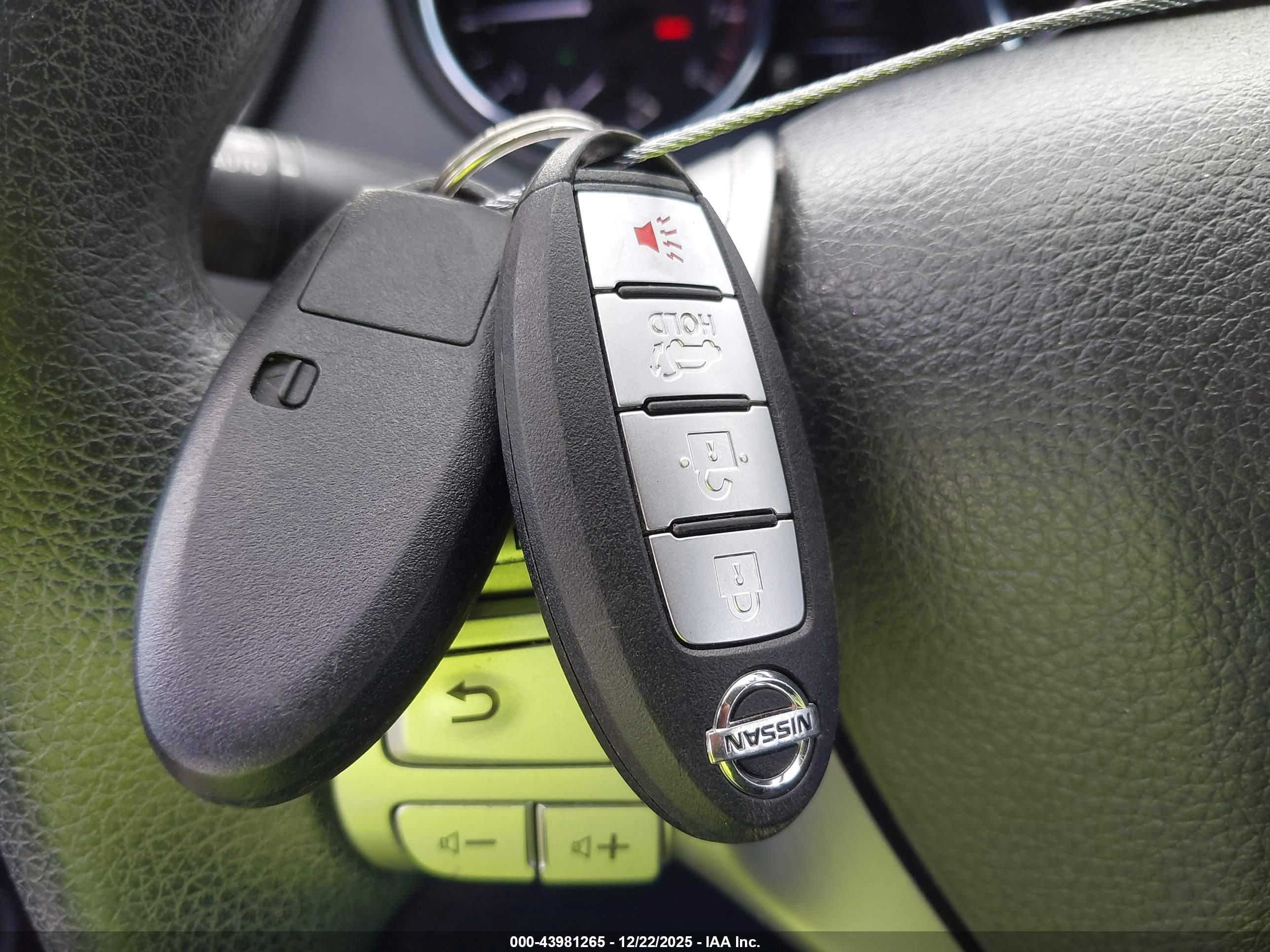 NISSAN ROGUE image 11