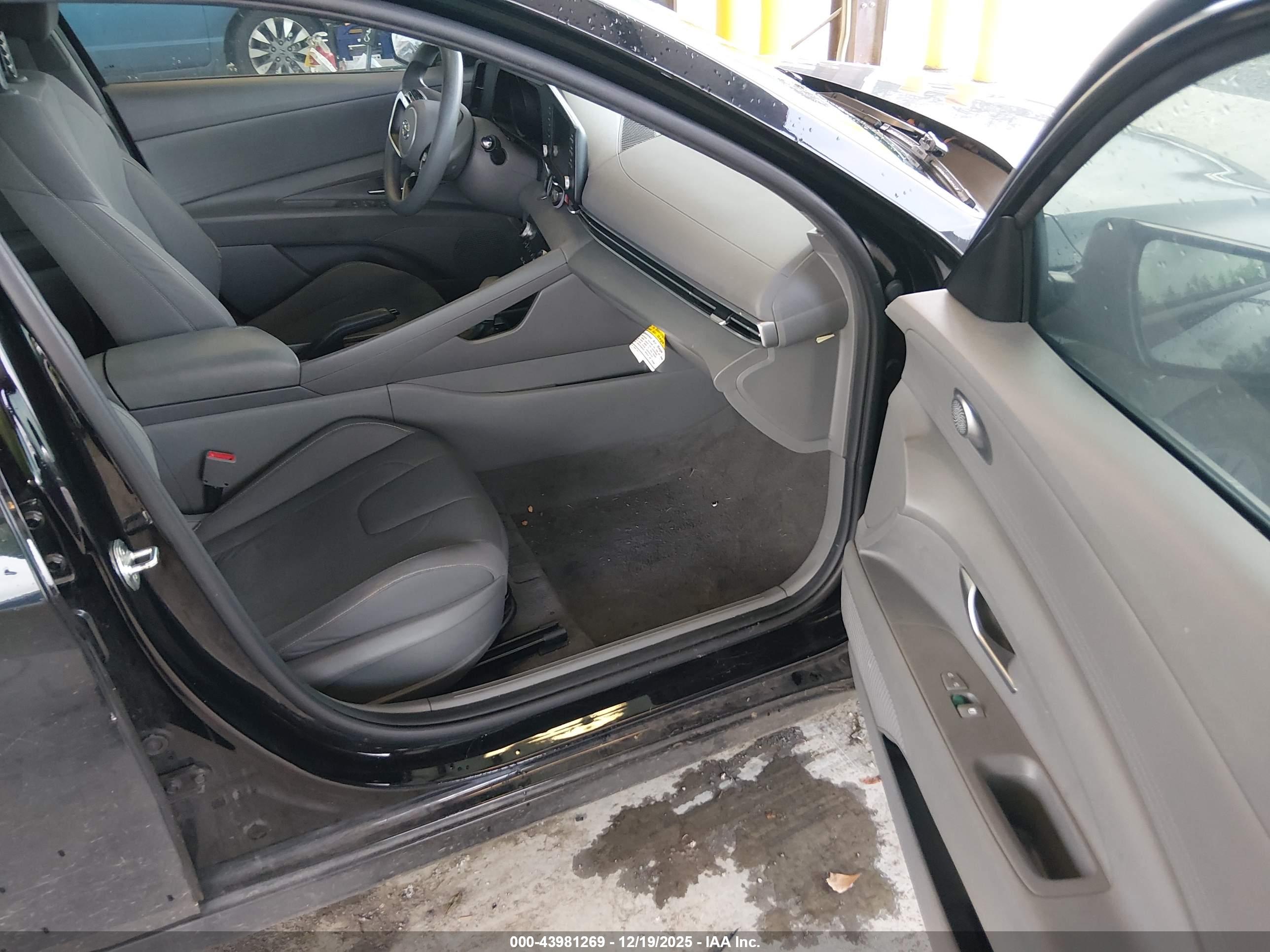 HYUNDAI ELANTRA image 5