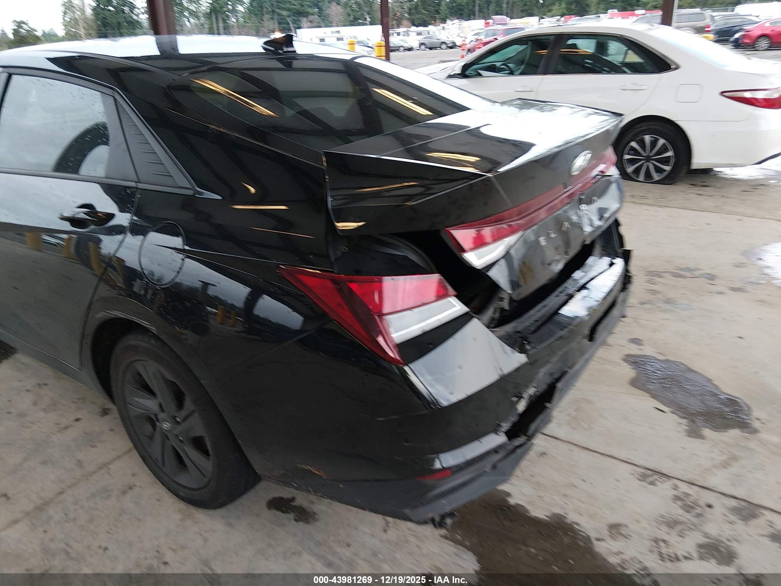 HYUNDAI ELANTRA image 6