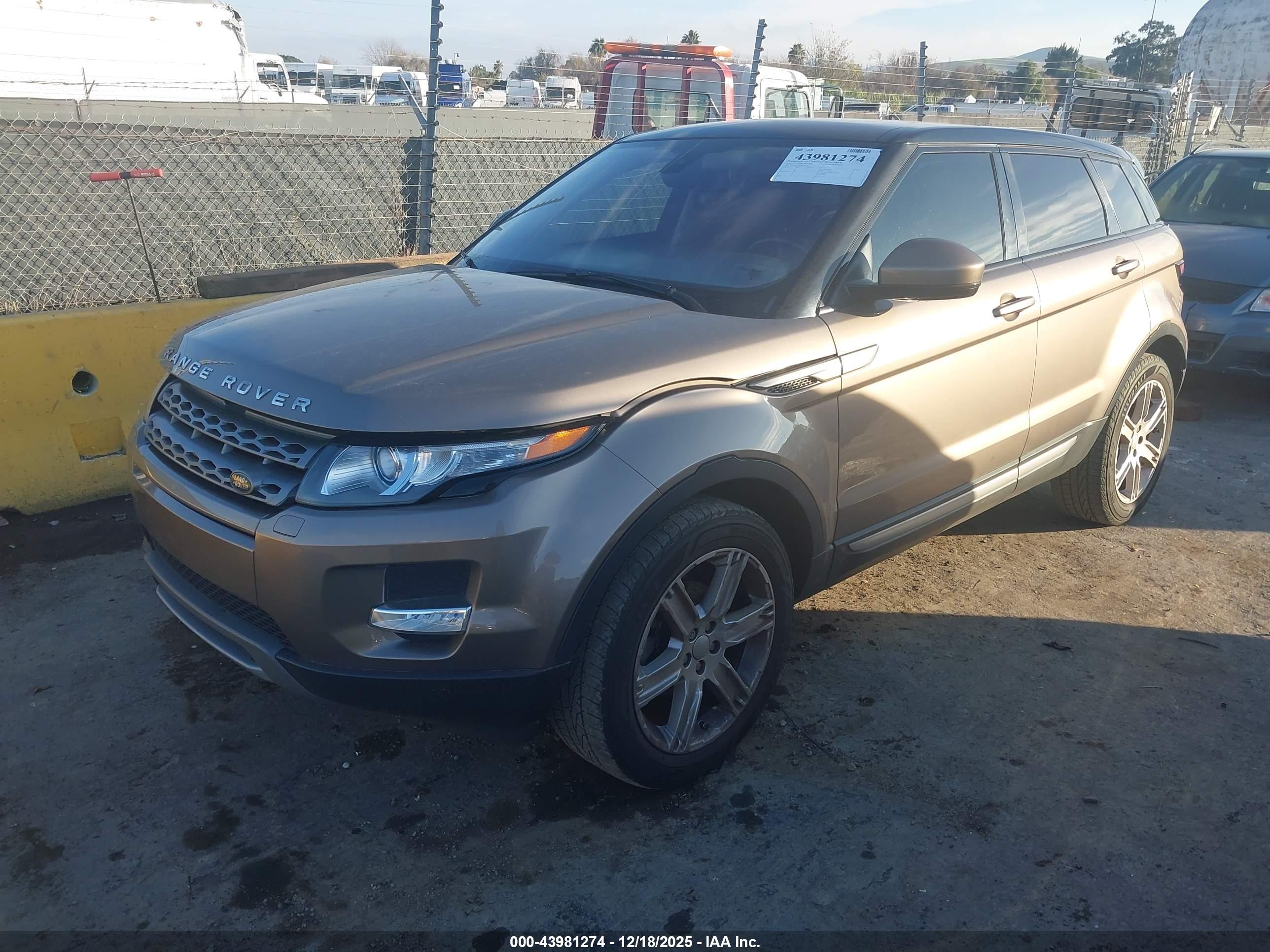 LAND ROVER image 2