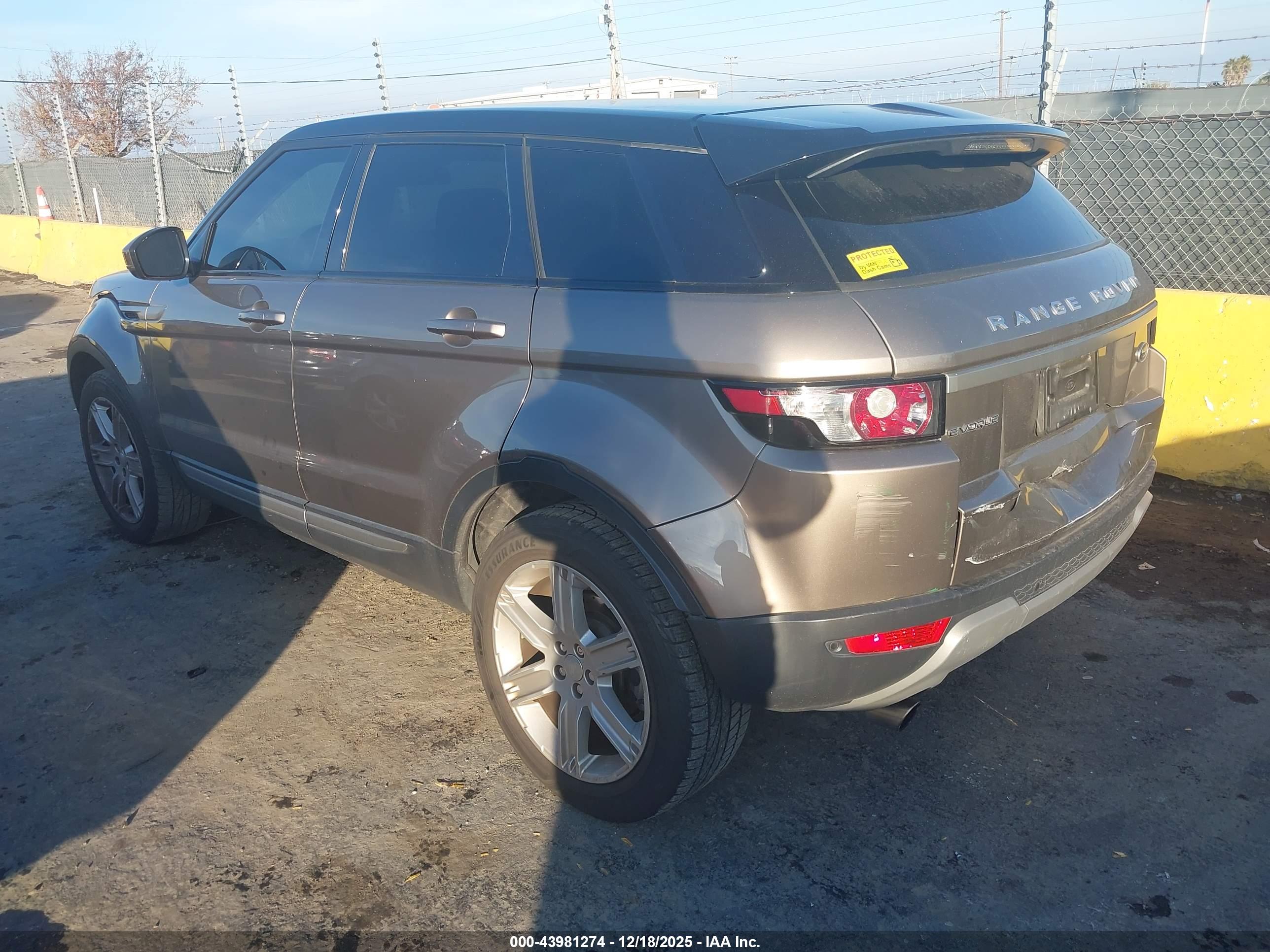 LAND ROVER image 3