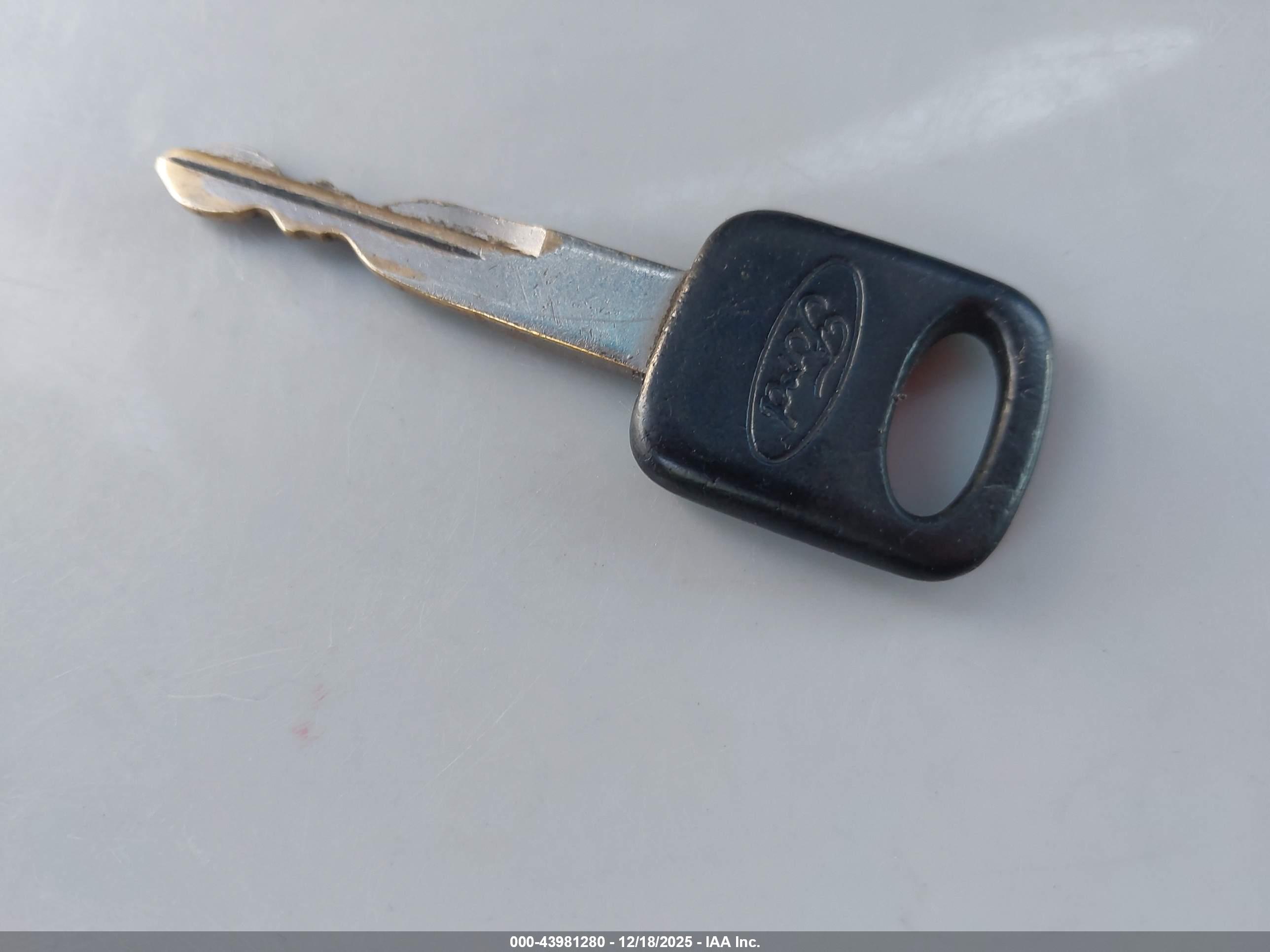 FORD E-250 image 11