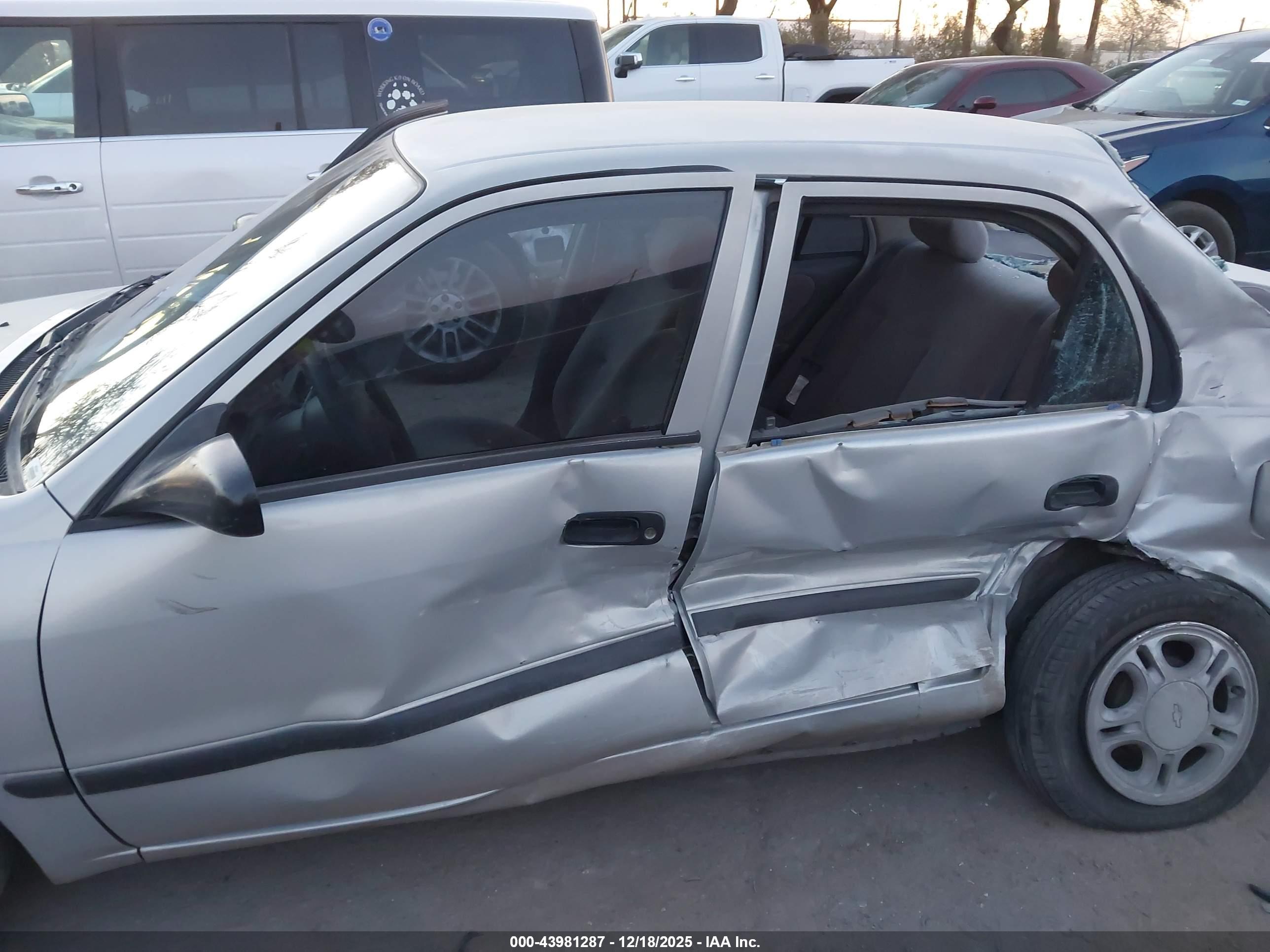 CHEVROLET PRIZM image 6