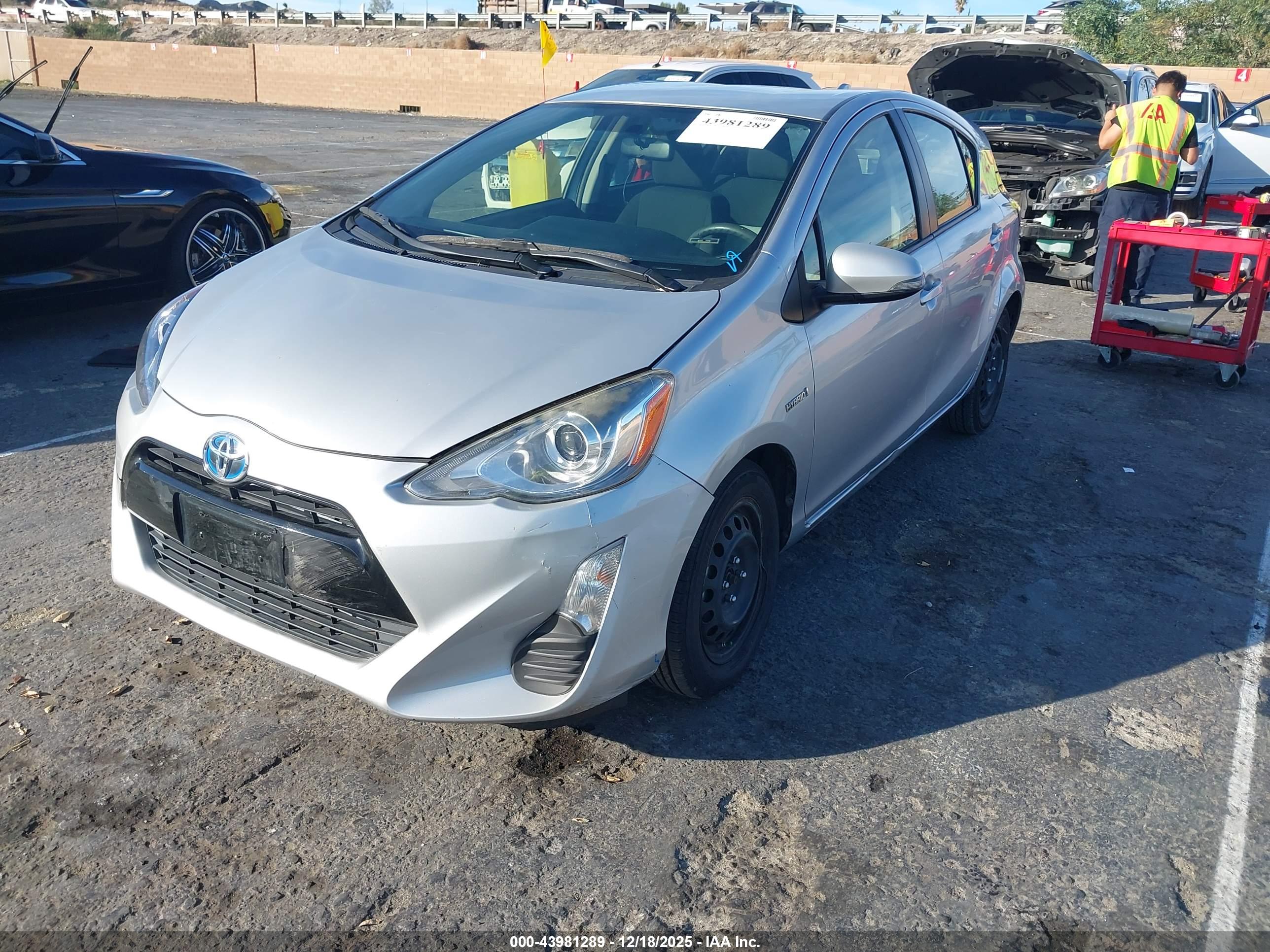TOYOTA PRIUS image 2