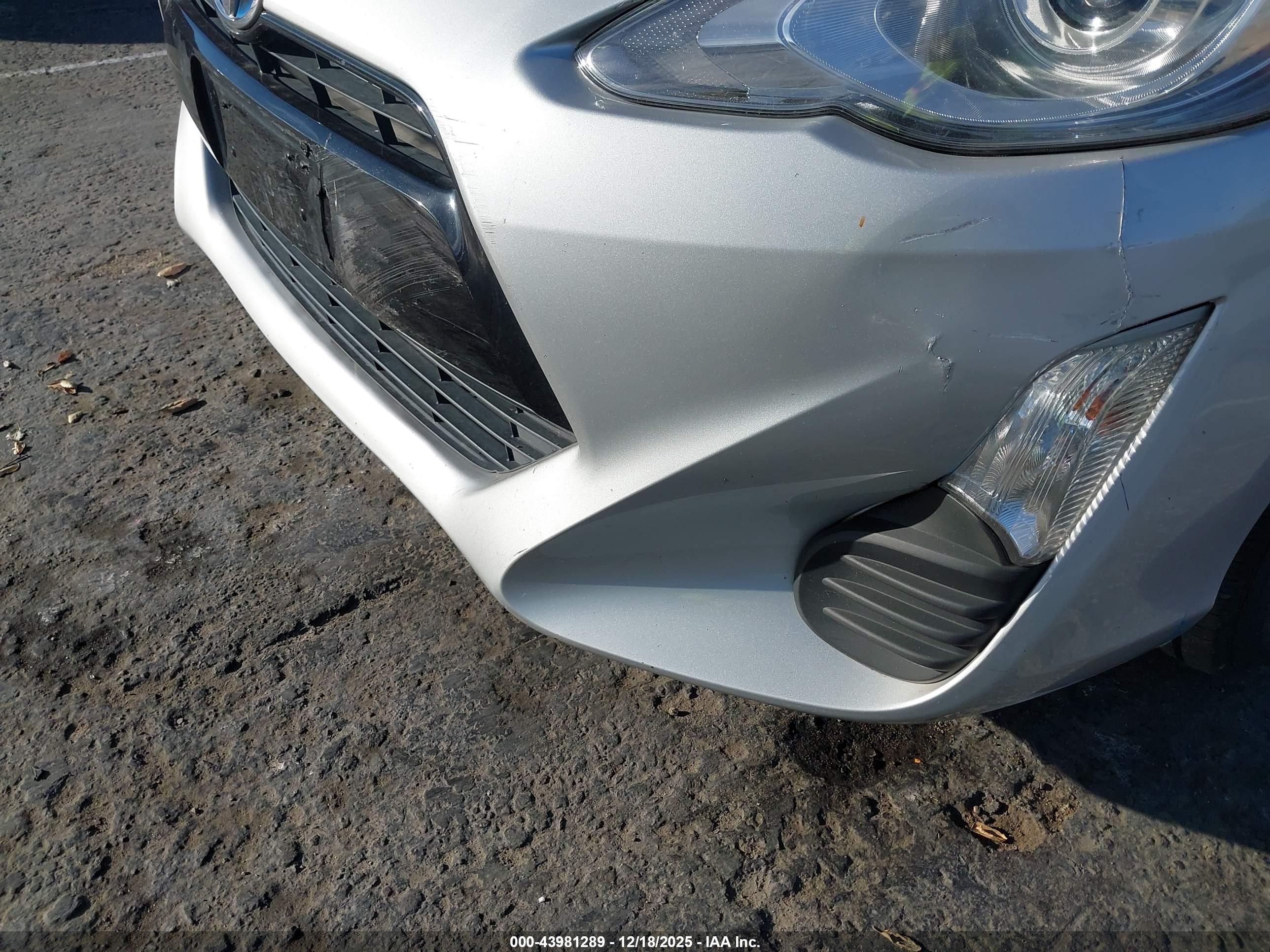 TOYOTA PRIUS image 6