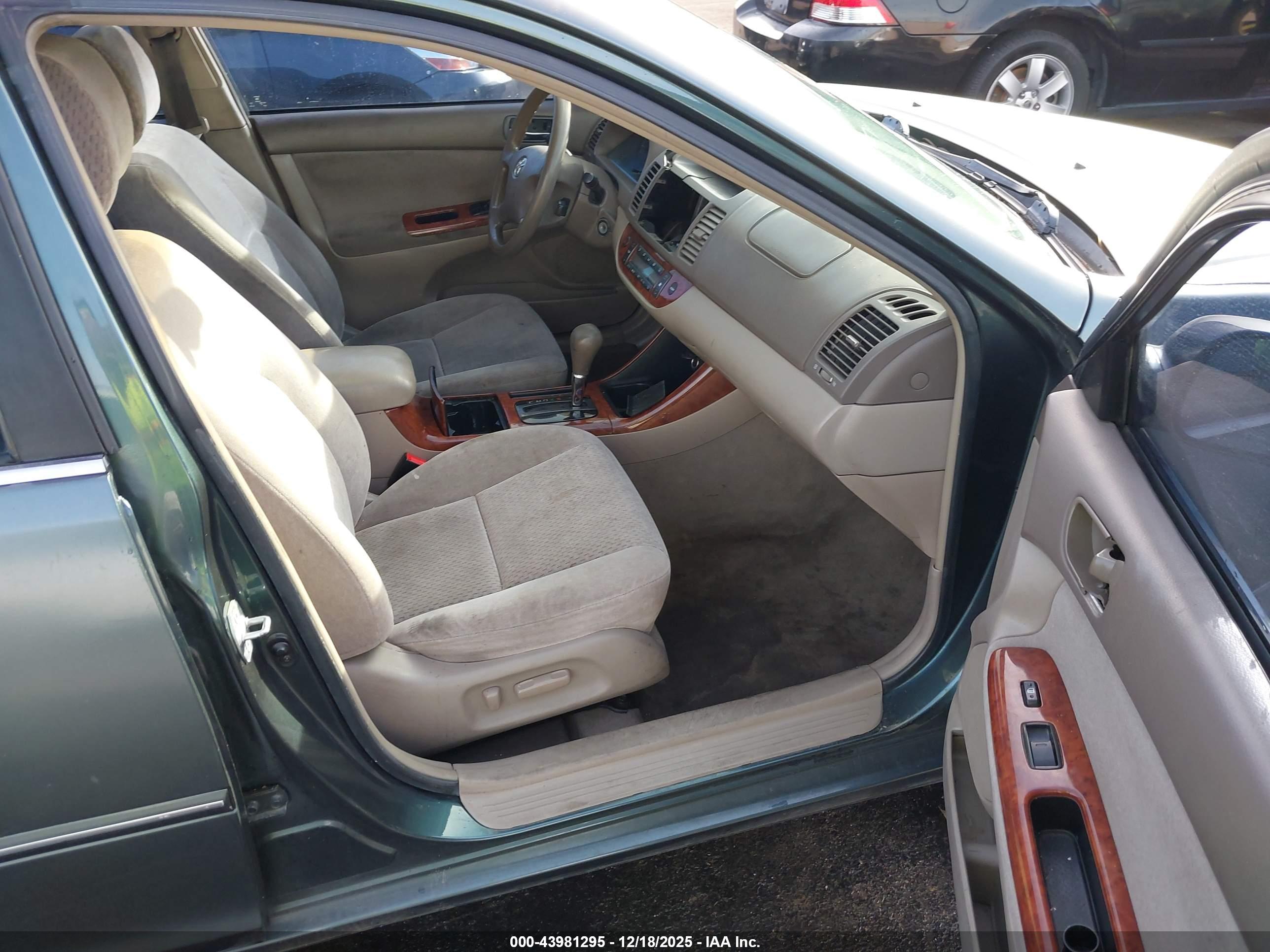 TOYOTA CAMRY image 5