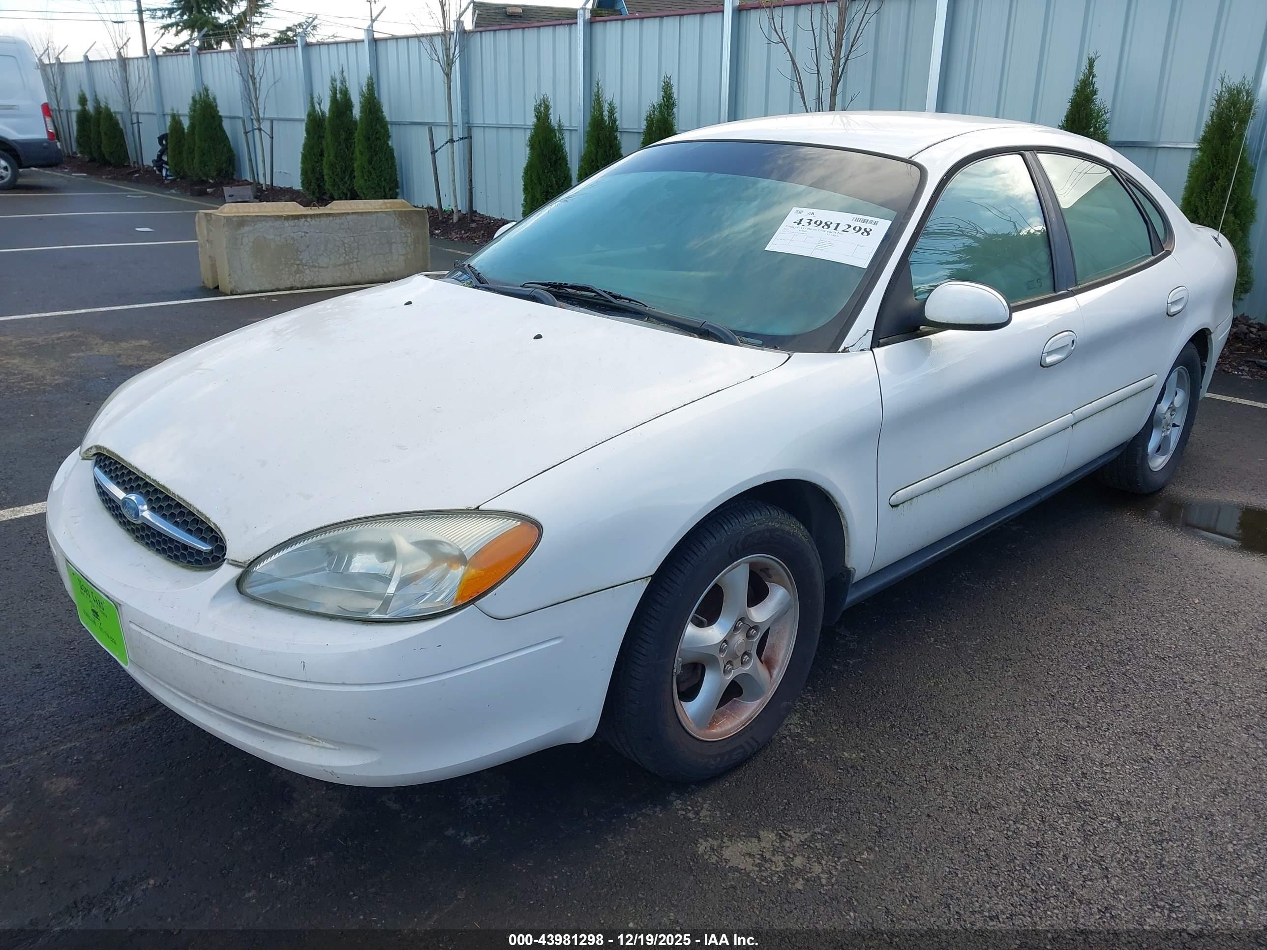 FORD TAURUS image 2