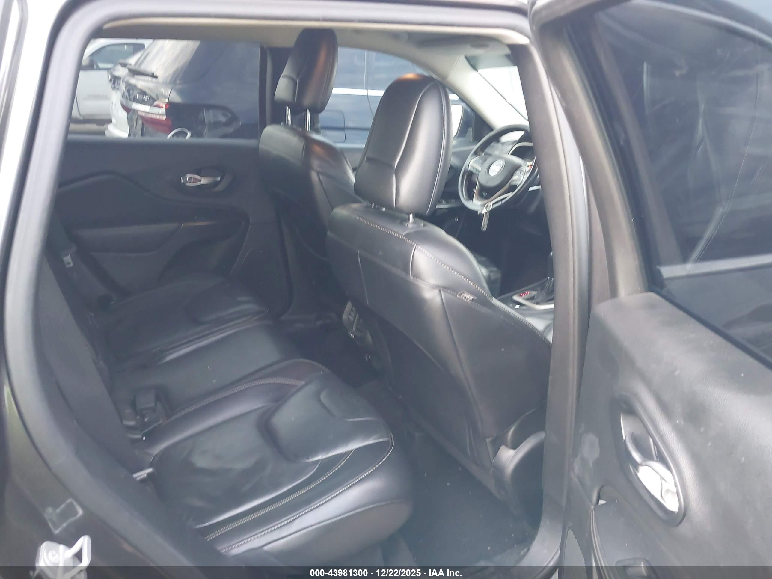 JEEP CHEROKEE image 8