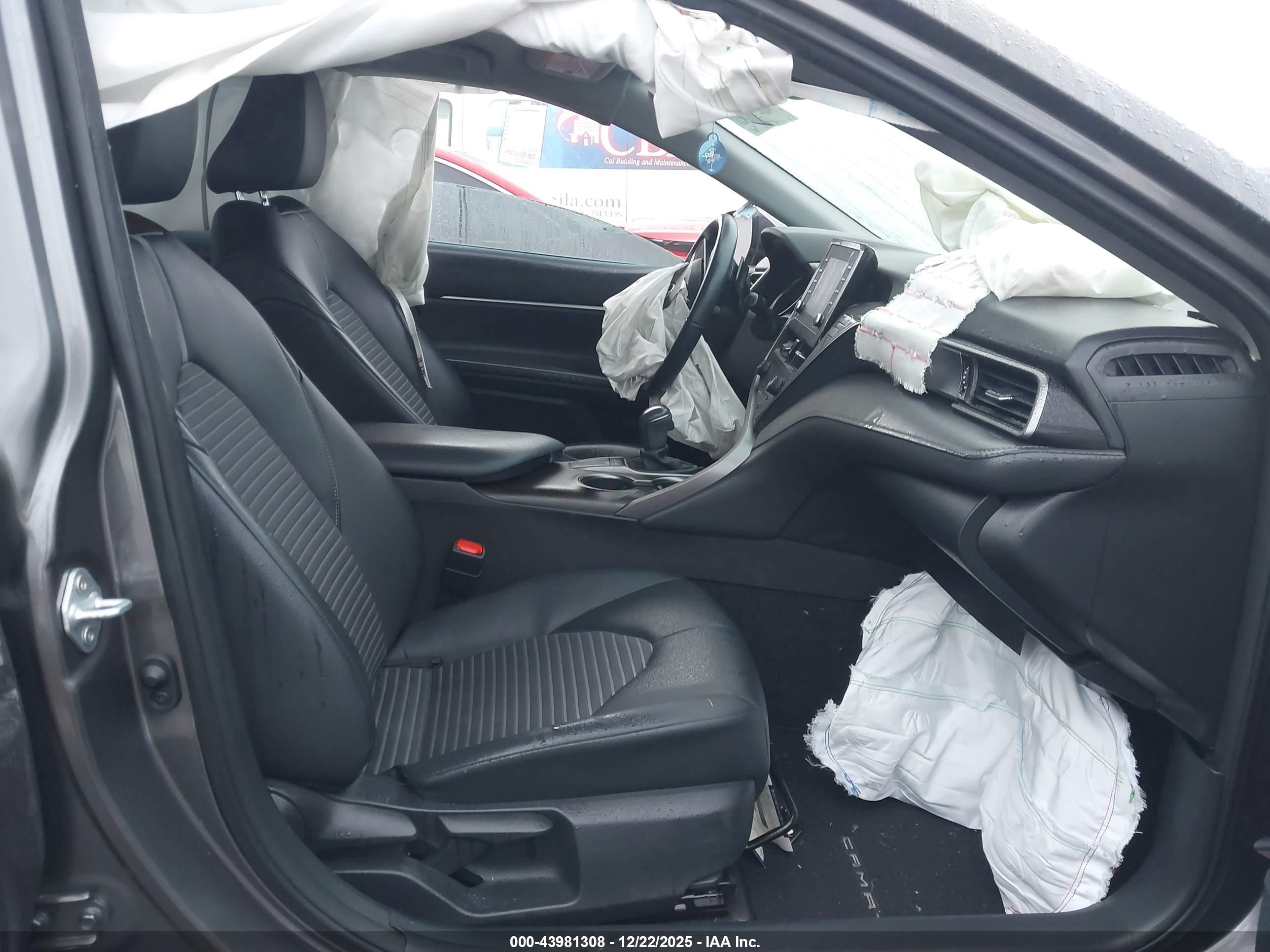 TOYOTA CAMRY image 5