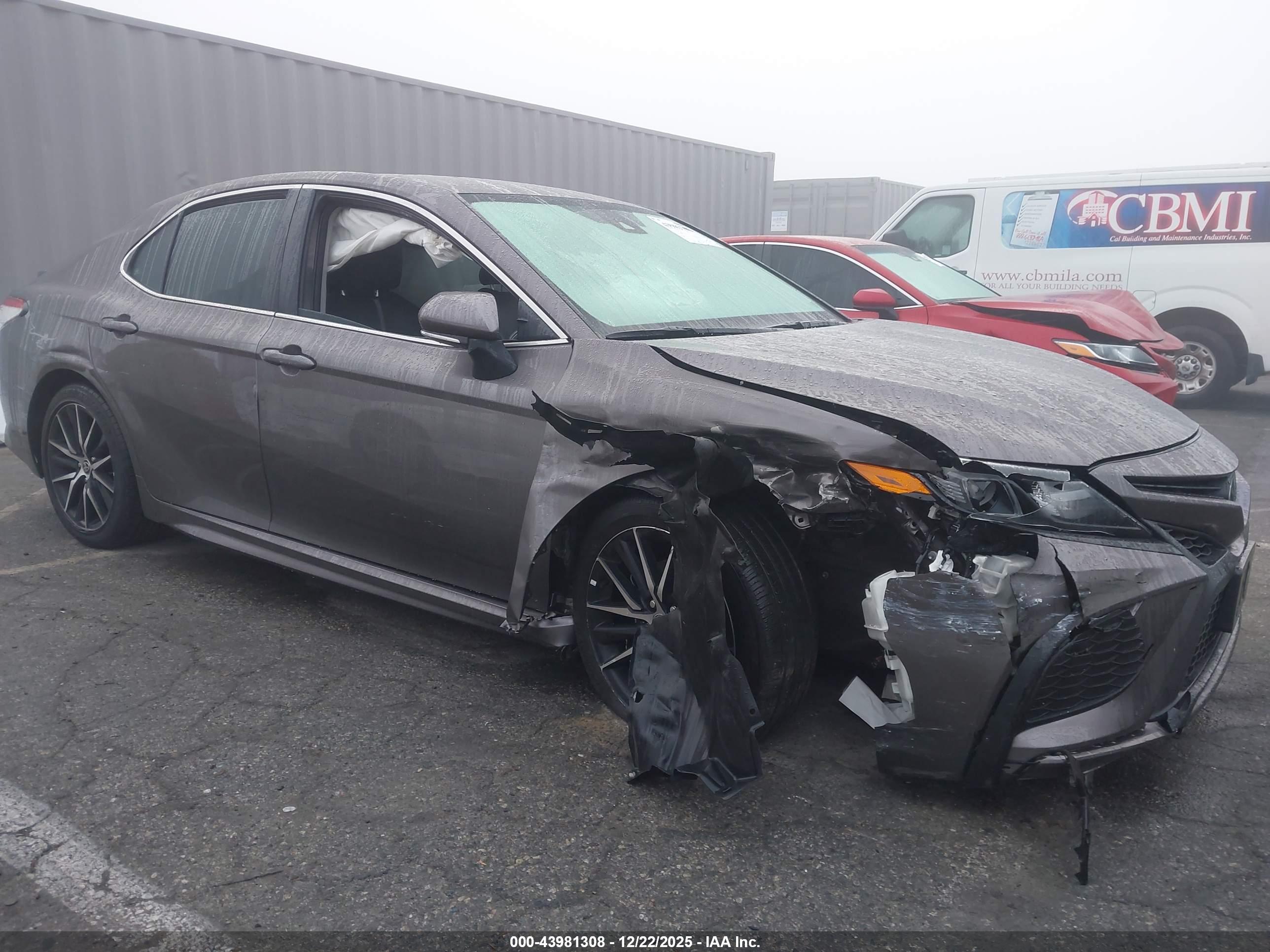 TOYOTA CAMRY image 6