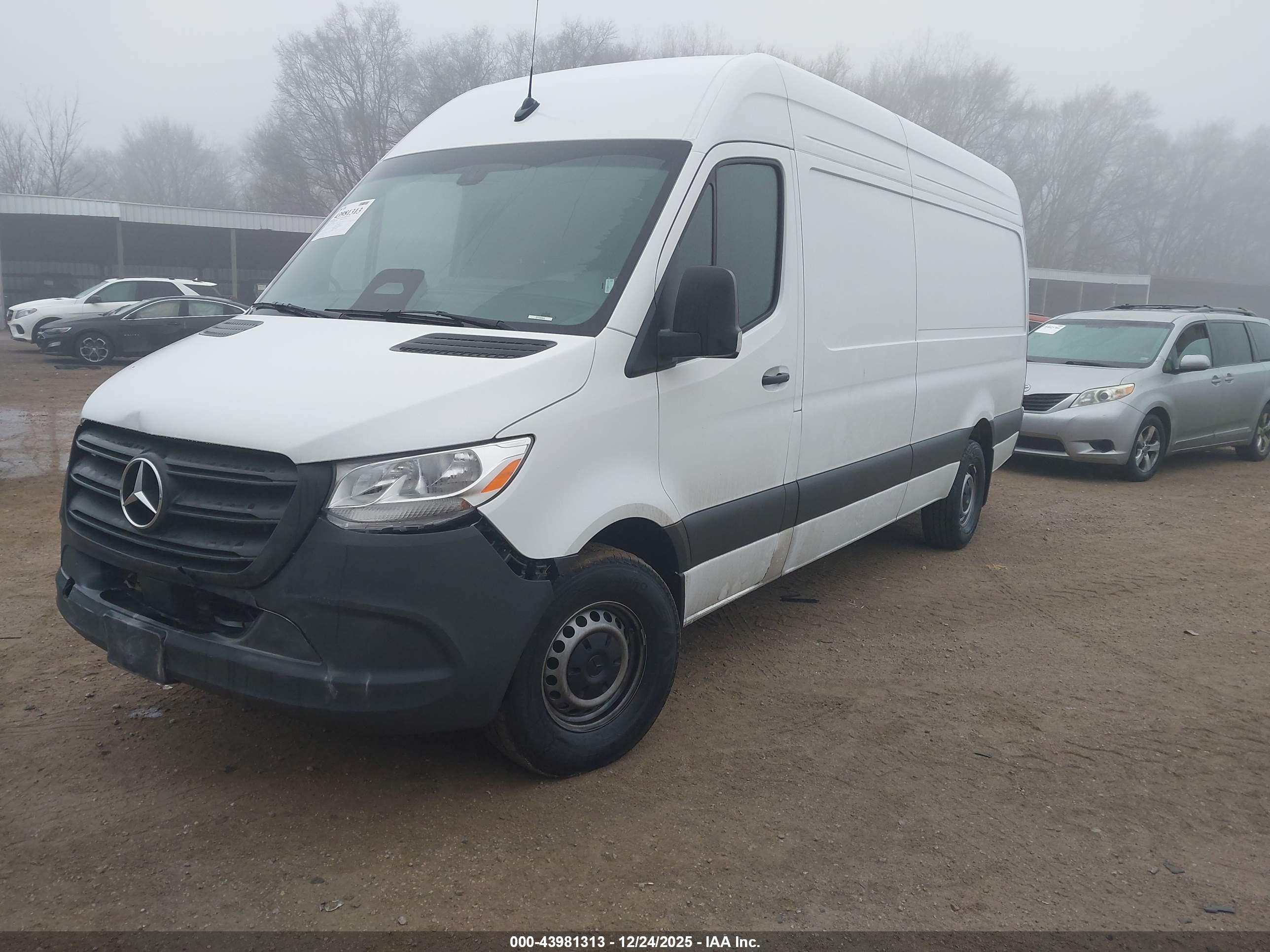 MERCEDES-BENZ SPRINTER image 2