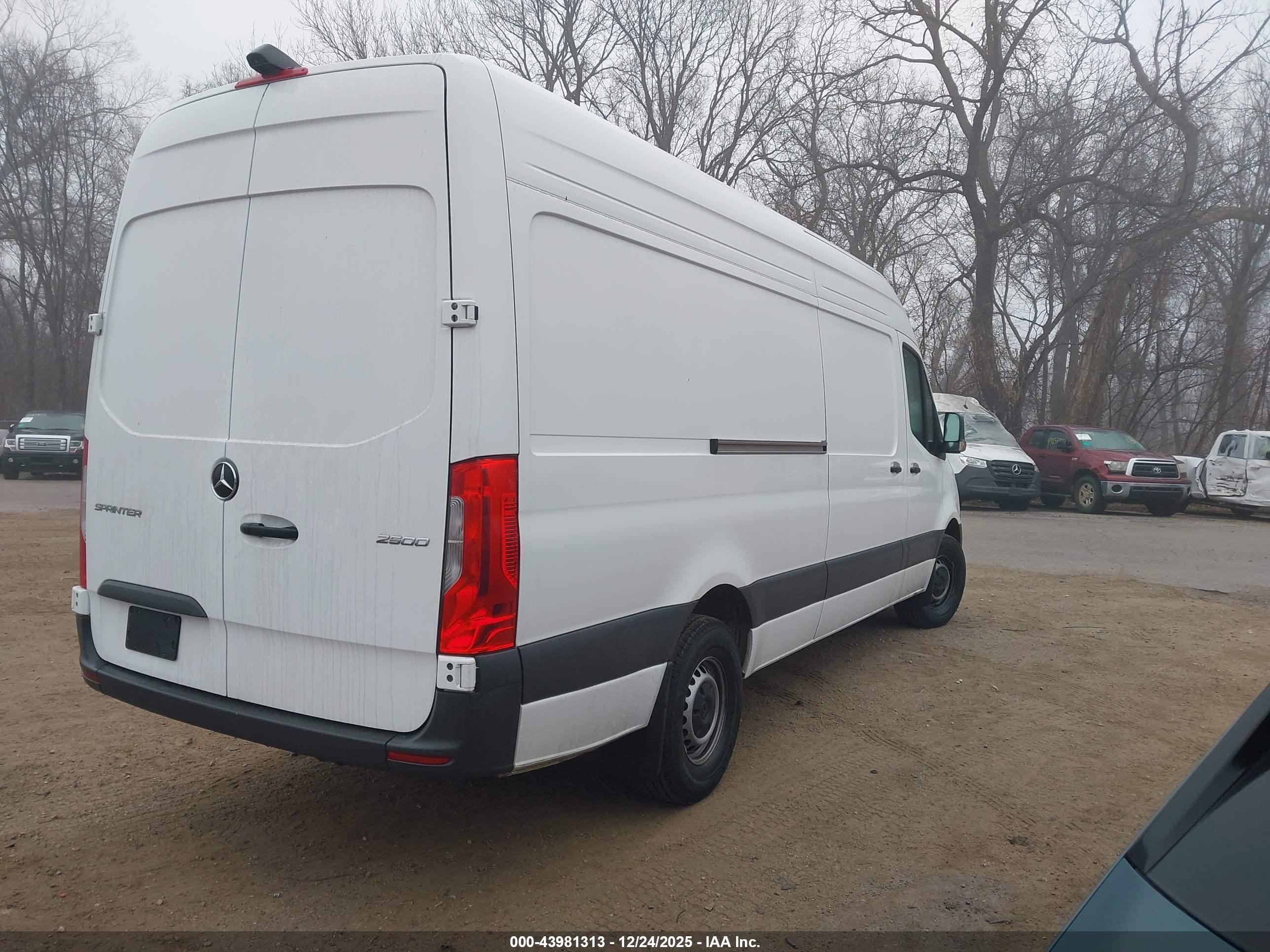 MERCEDES-BENZ SPRINTER image 4