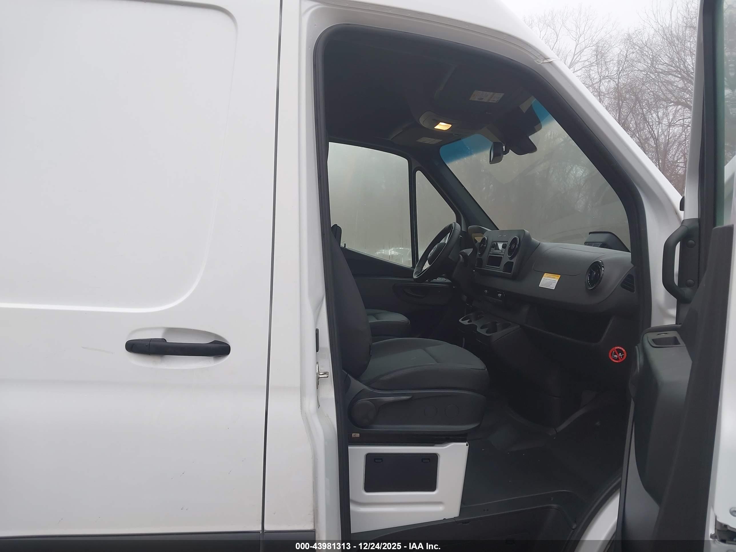 MERCEDES-BENZ SPRINTER image 5