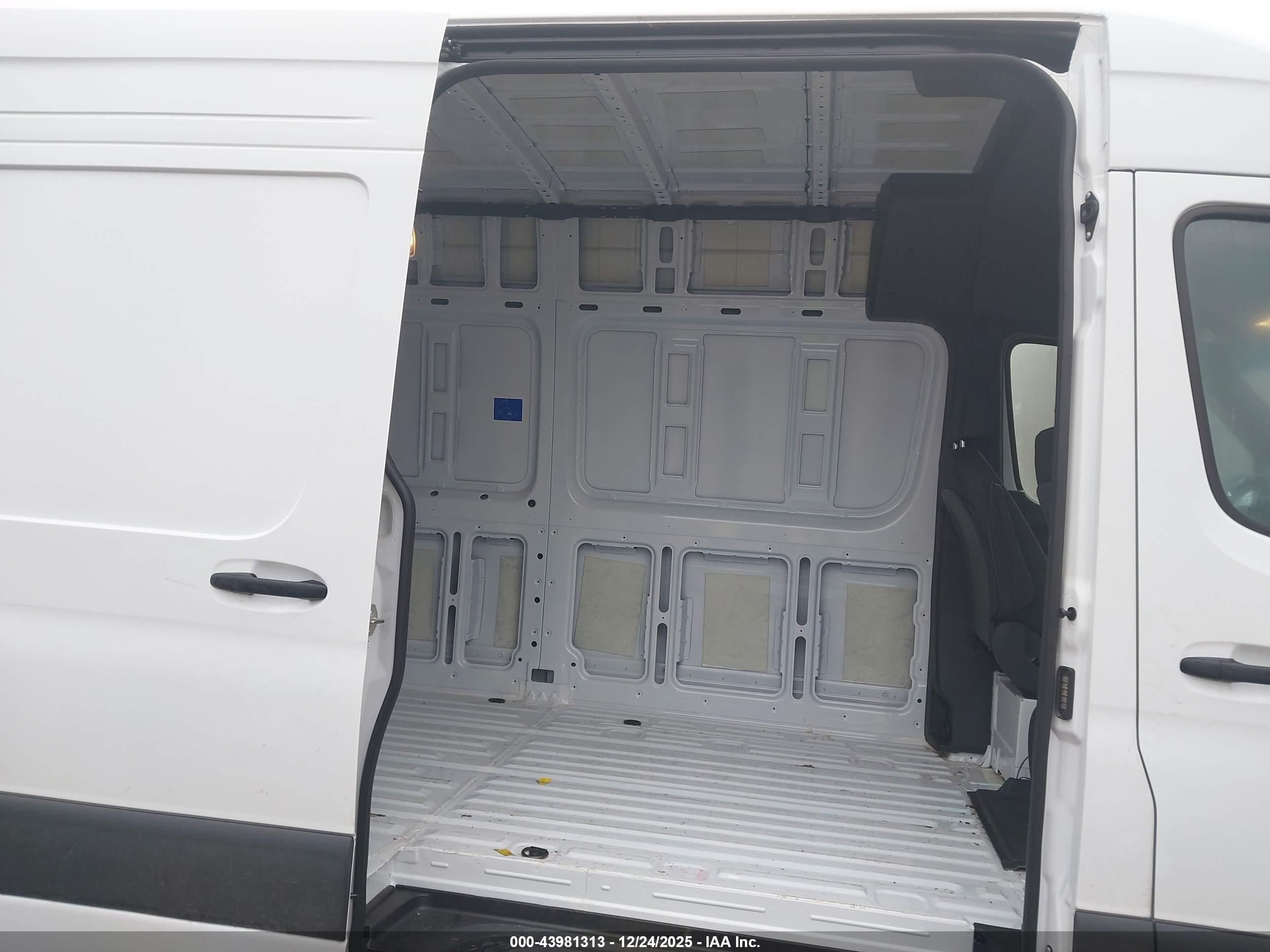 MERCEDES-BENZ SPRINTER image 8