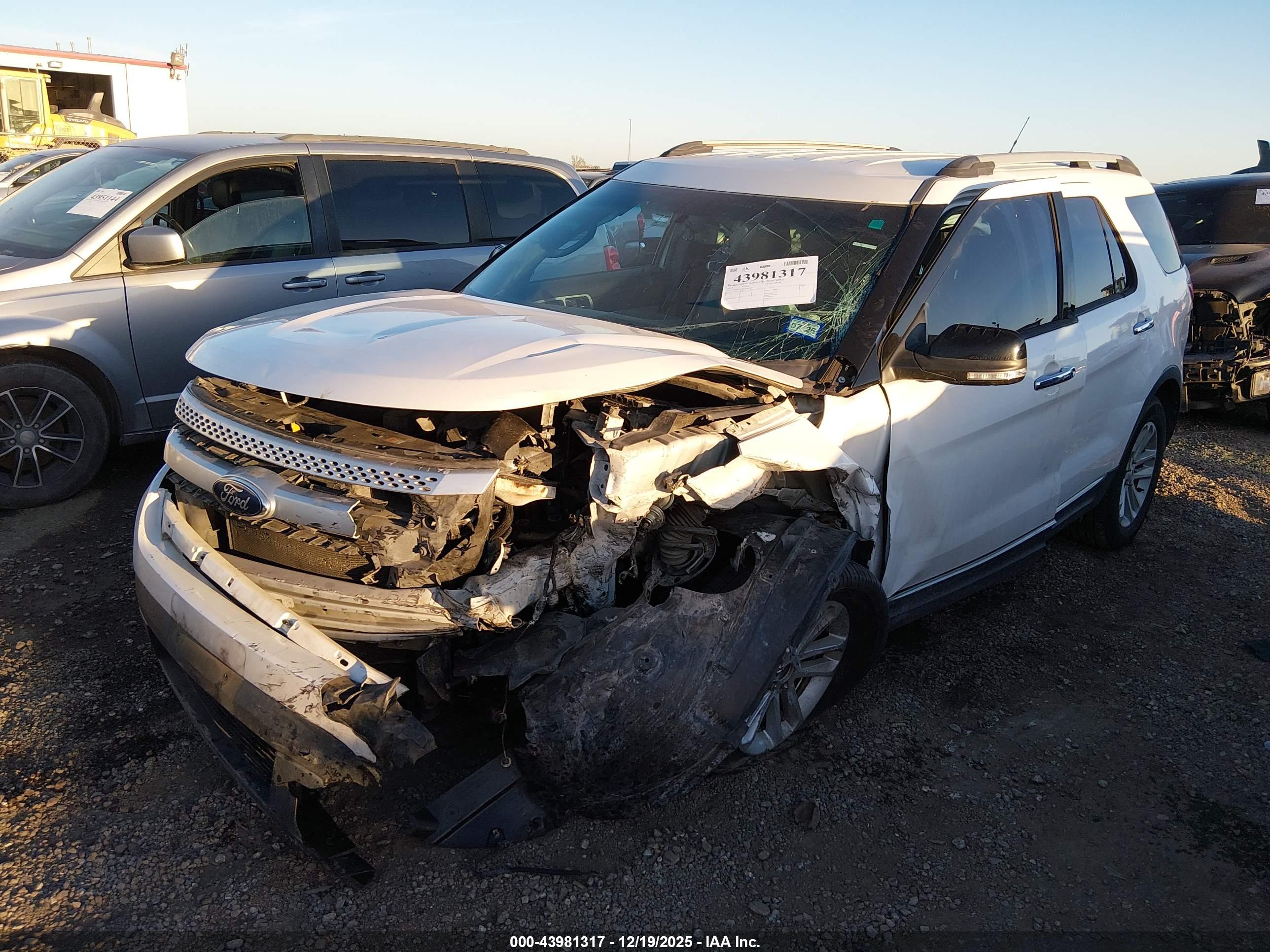 FORD EXPLORER image 2