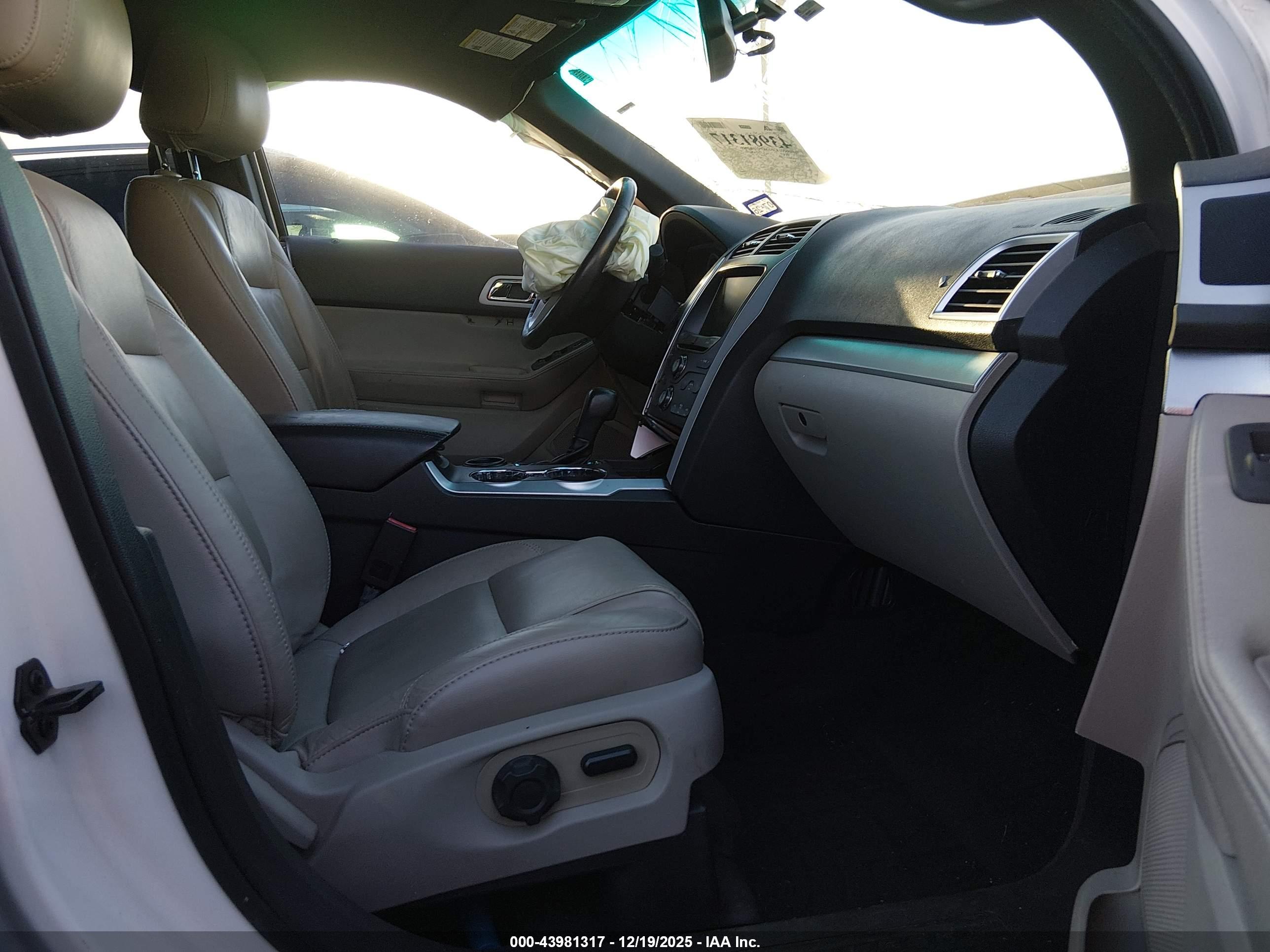 FORD EXPLORER image 5