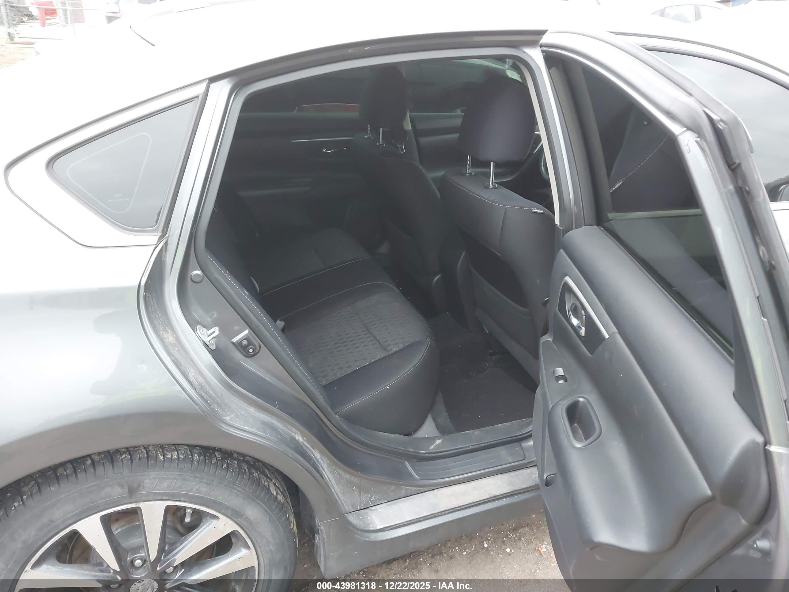 NISSAN ALTIMA image 8