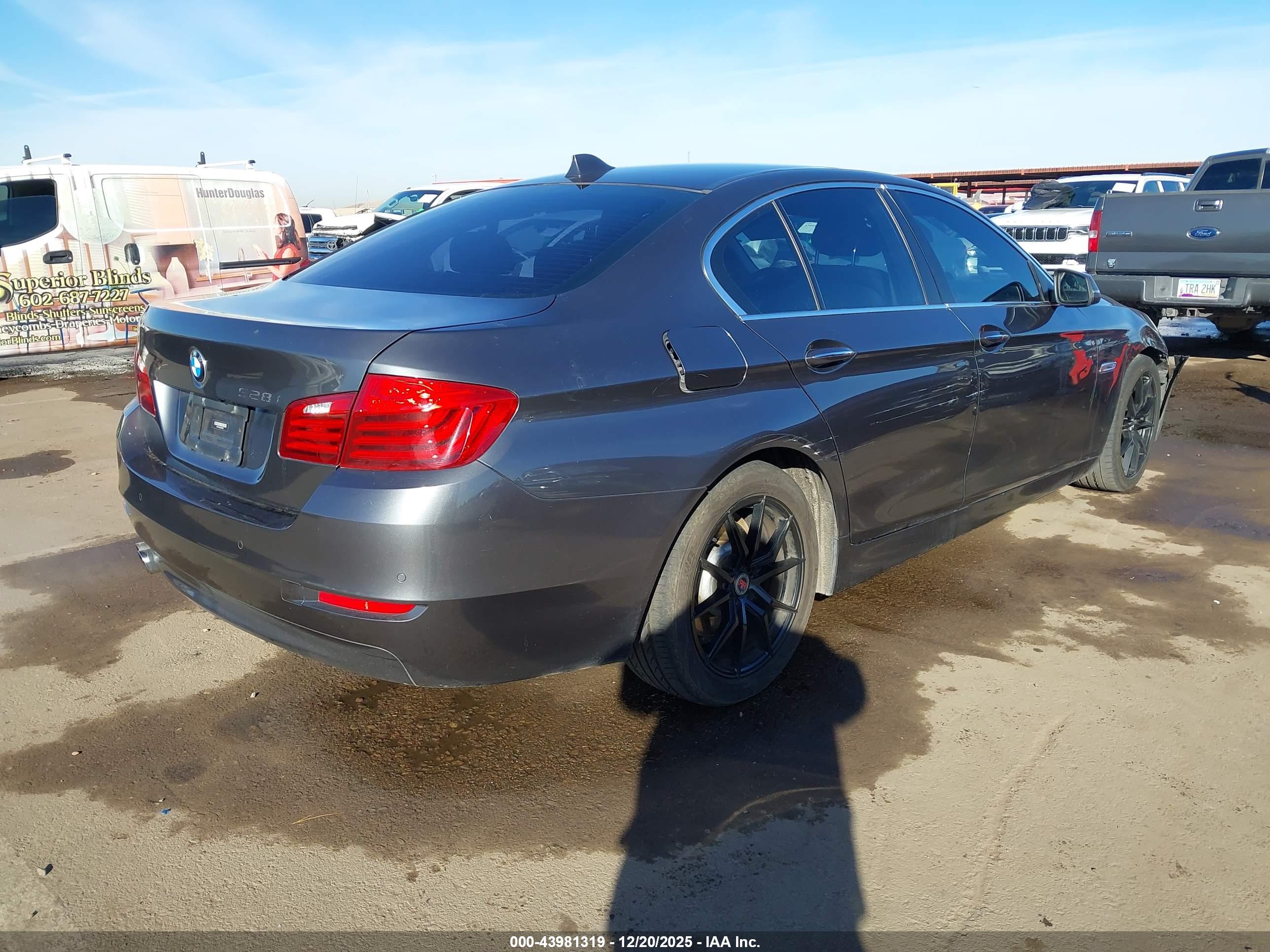 BMW 528I image 4